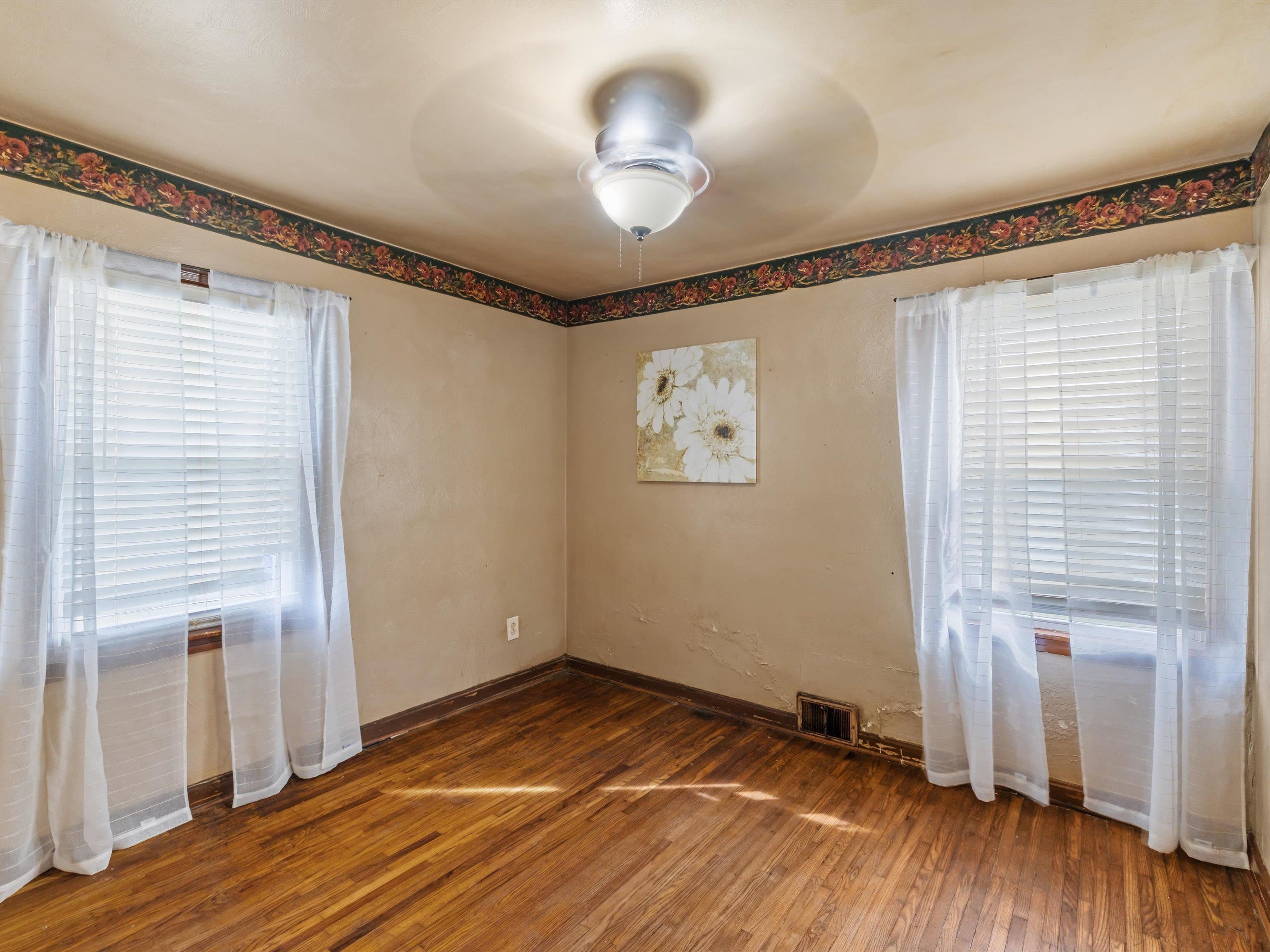 3423 Daviess St, Owensboro, Kentucky 42303, 3 Bedrooms Bedrooms, ,1 BathroomBathrooms,Single Family Residence,For Sale,Daviess St,94143