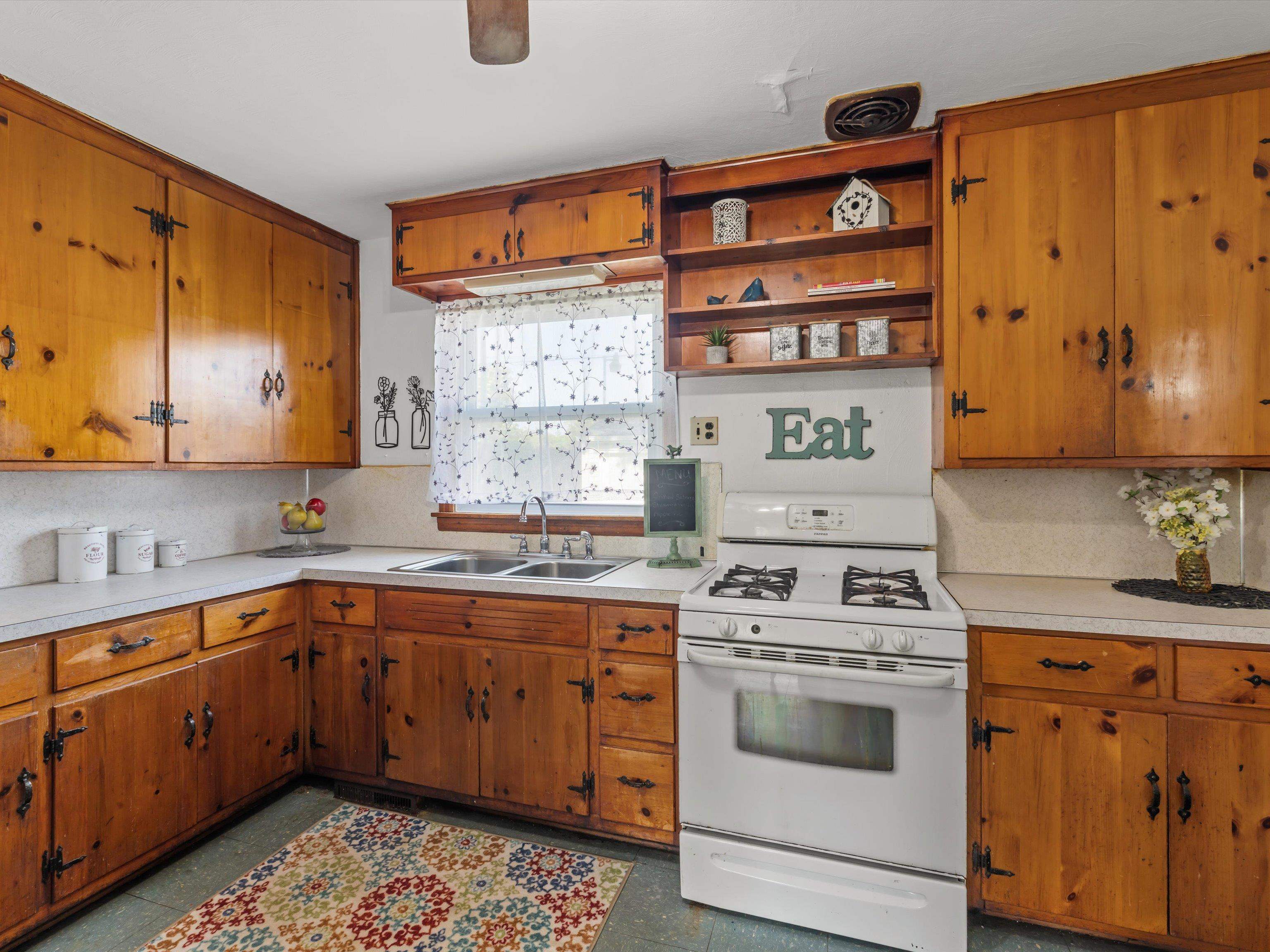 3423 Daviess St, Owensboro, Kentucky 42303, 3 Bedrooms Bedrooms, ,1 BathroomBathrooms,Single Family Residence,For Sale,Daviess St,94143