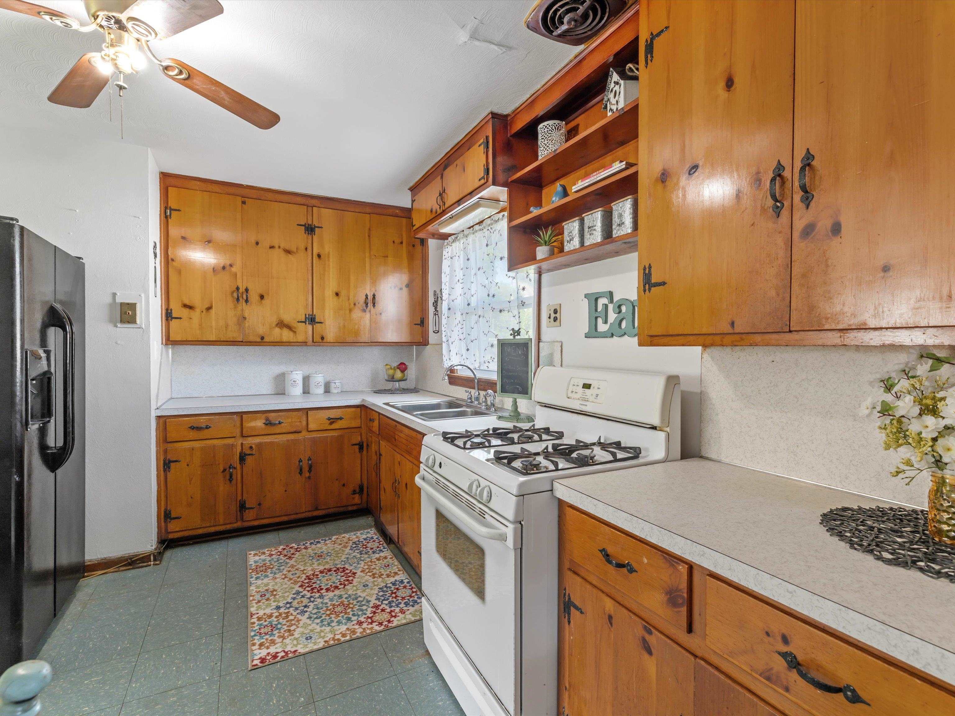 3423 Daviess St, Owensboro, Kentucky 42303, 3 Bedrooms Bedrooms, ,1 BathroomBathrooms,Single Family Residence,For Sale,Daviess St,94143