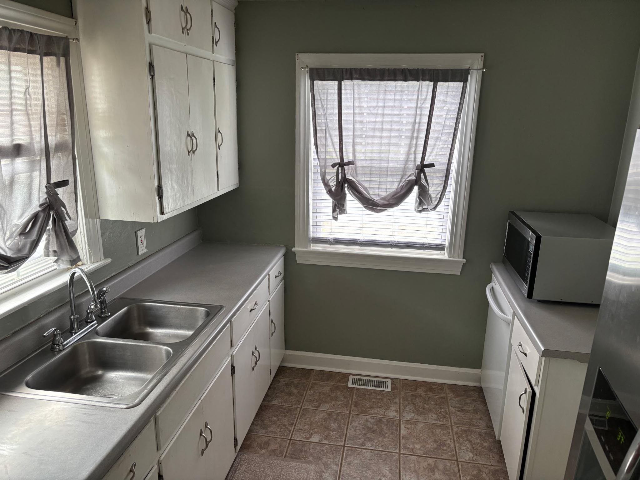 1929 Fleming Avenue, Owensboro, Kentucky 42301, 4 Bedrooms Bedrooms, ,2 BathroomsBathrooms,Single Family Residence,For Sale,Fleming Avenue,94150