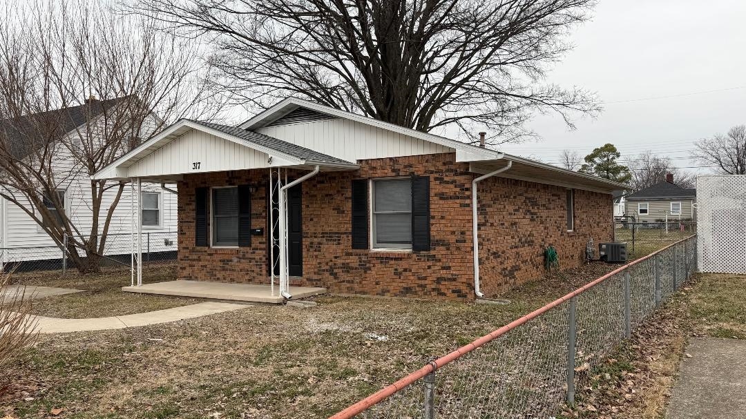 317 22nd Street, Owensboro, Kentucky 42303, 3 Bedrooms Bedrooms, ,1 BathroomBathrooms,Single Family Residence,For Sale,22nd Street,94151