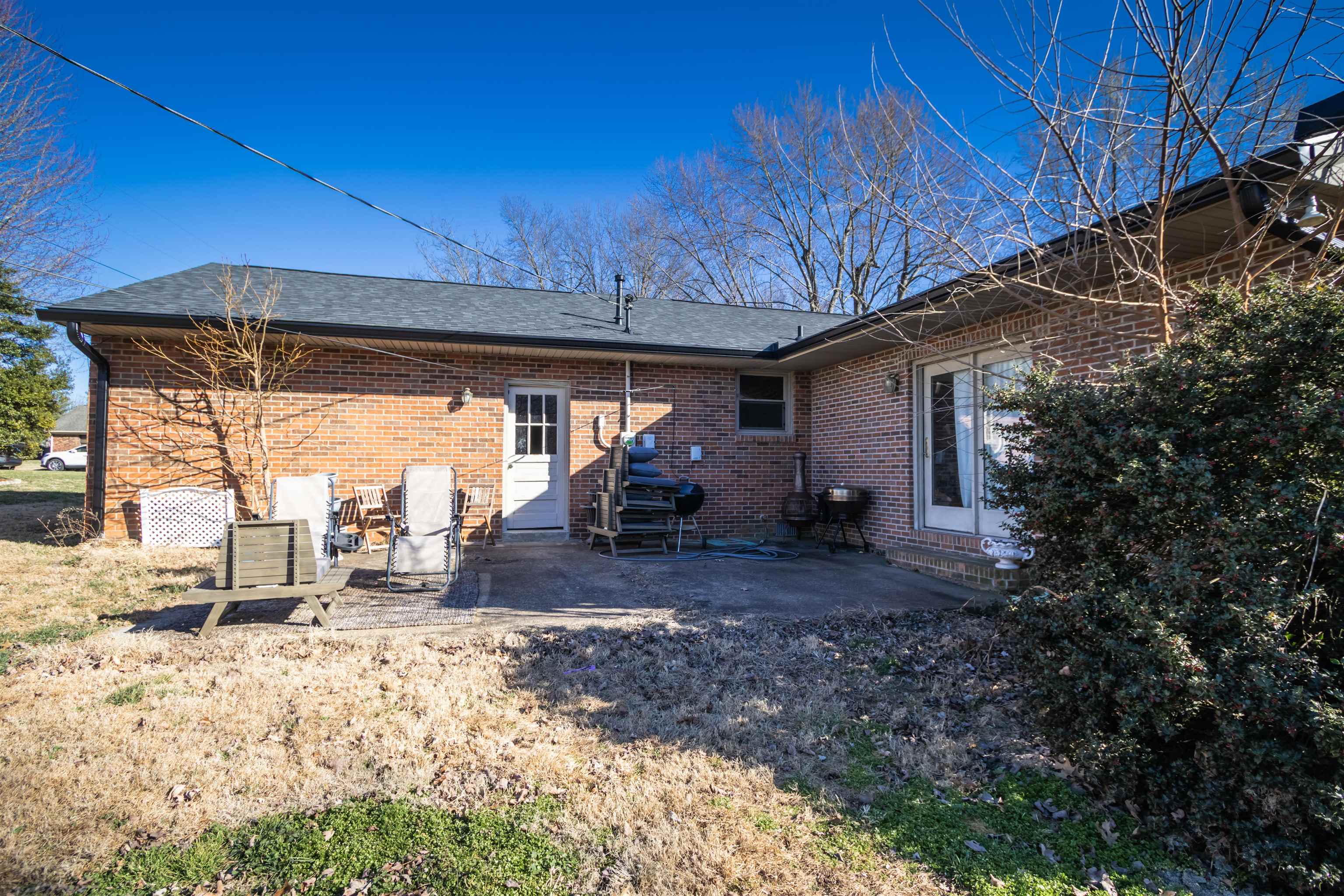 3765 Locust Hill Dr E, Owensboro, Kentucky 42303, 3 Bedrooms Bedrooms, ,2 BathroomsBathrooms,Single Family Residence,For Sale,Locust Hill Dr E,94182