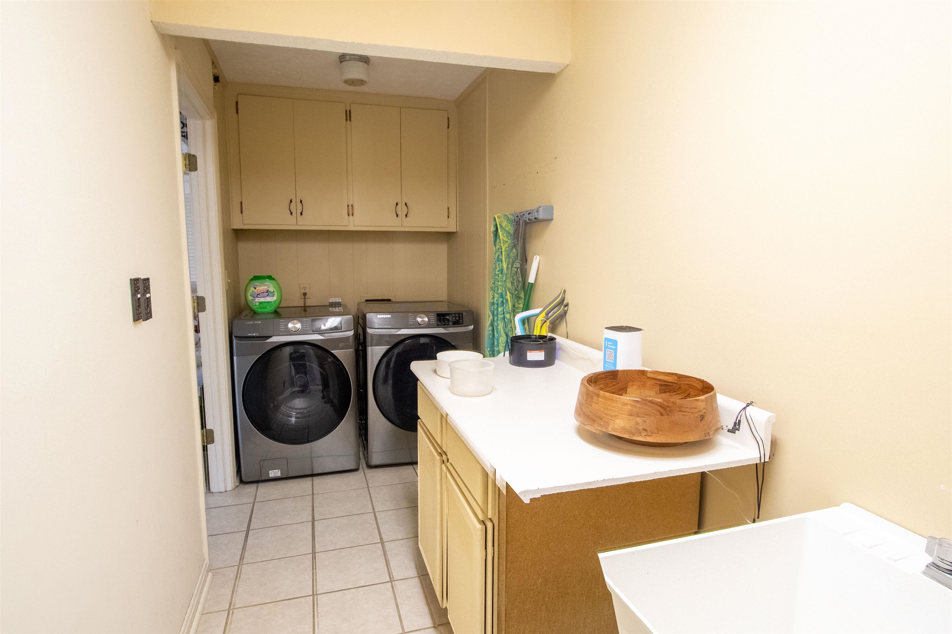 3765 Locust Hill Dr E, Owensboro, Kentucky 42303, 3 Bedrooms Bedrooms, ,2 BathroomsBathrooms,Single Family Residence,For Sale,Locust Hill Dr E,94182