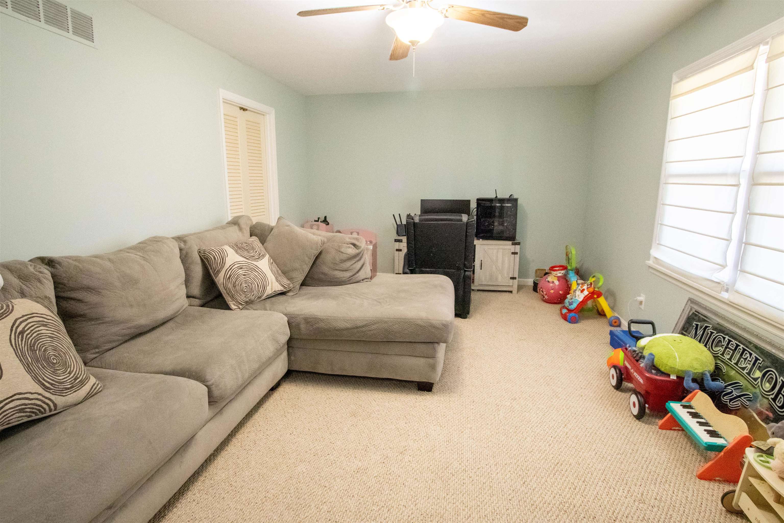 3765 Locust Hill Dr E, Owensboro, Kentucky 42303, 3 Bedrooms Bedrooms, ,2 BathroomsBathrooms,Single Family Residence,For Sale,Locust Hill Dr E,94182