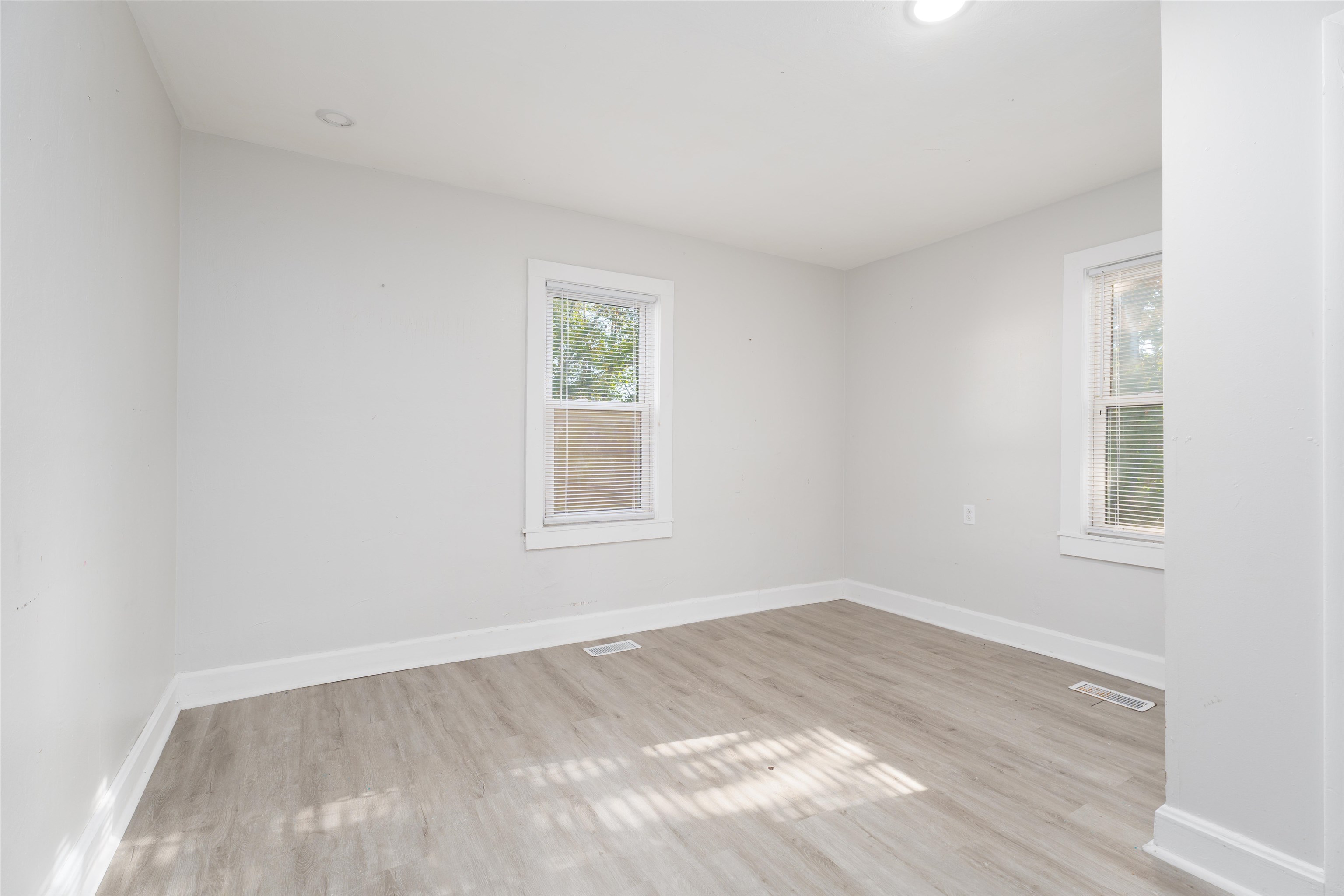 9401 Highway 60 W, Owensboro, Kentucky 42301, 2 Bedrooms Bedrooms, ,1 BathroomBathrooms,Single Family Residence,For Sale,Highway 60 W,94189