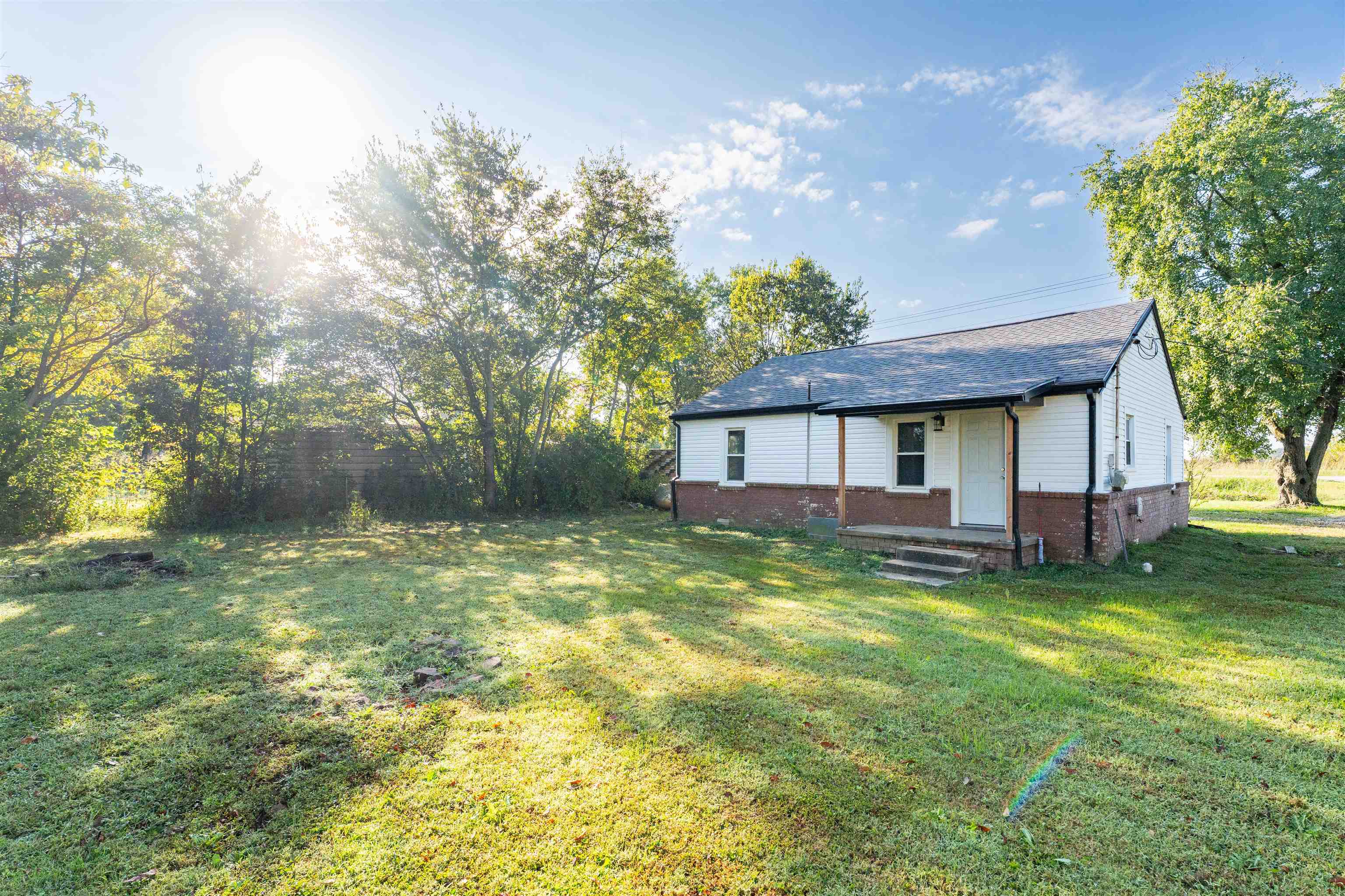 9401 Highway 60 W, Owensboro, Kentucky 42301, 2 Bedrooms Bedrooms, ,1 BathroomBathrooms,Single Family Residence,For Sale,Highway 60 W,94189