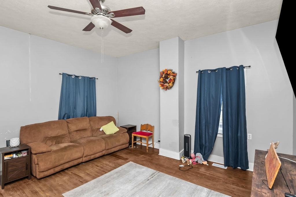 1530 O'Byrne St., Henderson, Kentucky 42420, 2 Bedrooms Bedrooms, ,1 BathroomBathrooms,Single Family Residence,For Sale,O'Byrne St.,94191