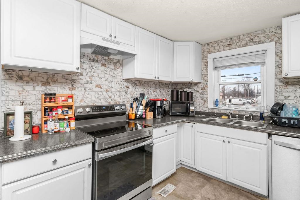 1530 O'Byrne St., Henderson, Kentucky 42420, 2 Bedrooms Bedrooms, ,1 BathroomBathrooms,Single Family Residence,For Sale,O'Byrne St.,94191