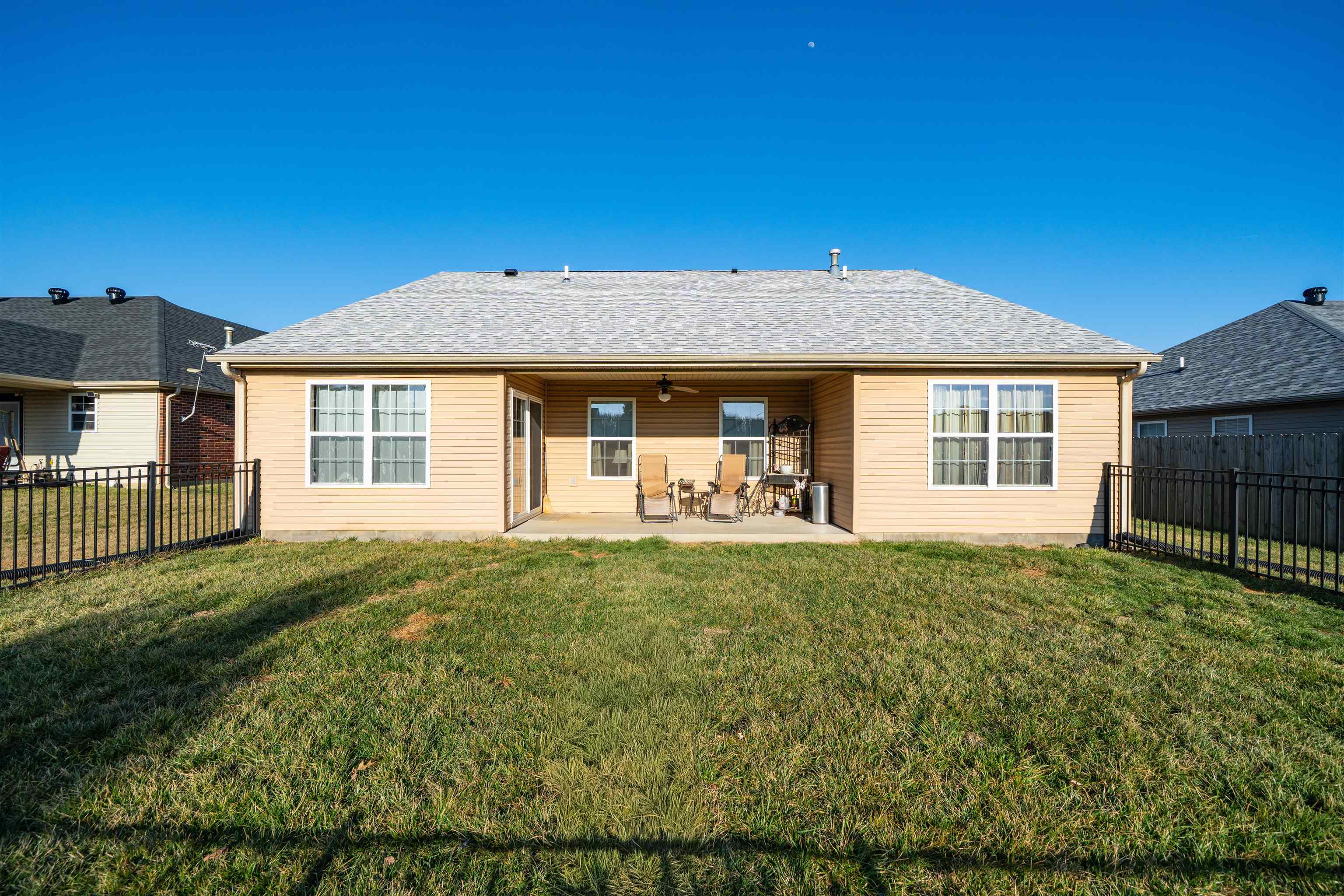 2934 Avenue of the Parks, Owensboro, Kentucky 42303, 3 Bedrooms Bedrooms, ,2 BathroomsBathrooms,Single Family Residence,For Sale,Avenue of the Parks,94220