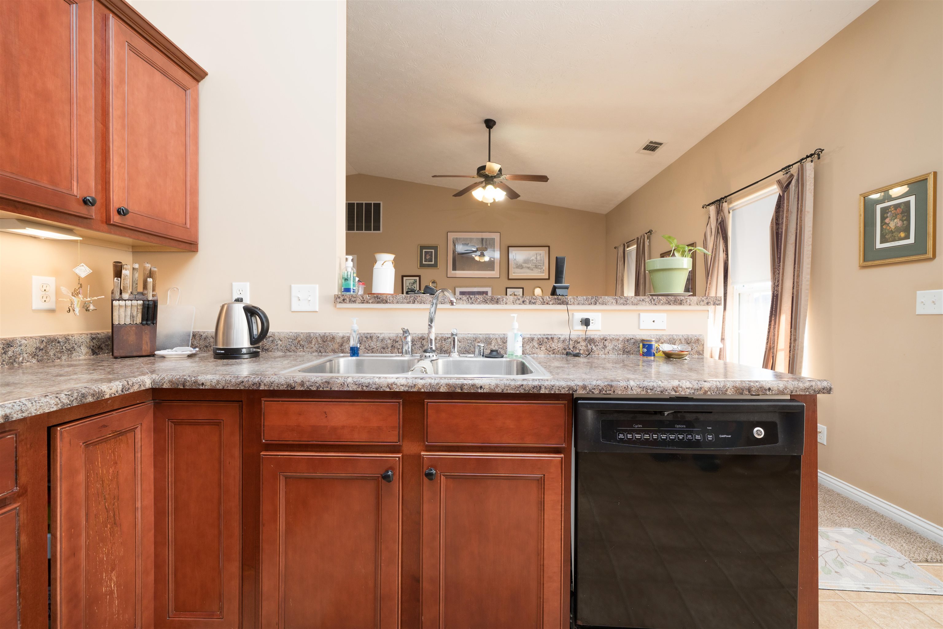 2934 Avenue of the Parks, Owensboro, Kentucky 42303, 3 Bedrooms Bedrooms, ,2 BathroomsBathrooms,Single Family Residence,For Sale,Avenue of the Parks,94220