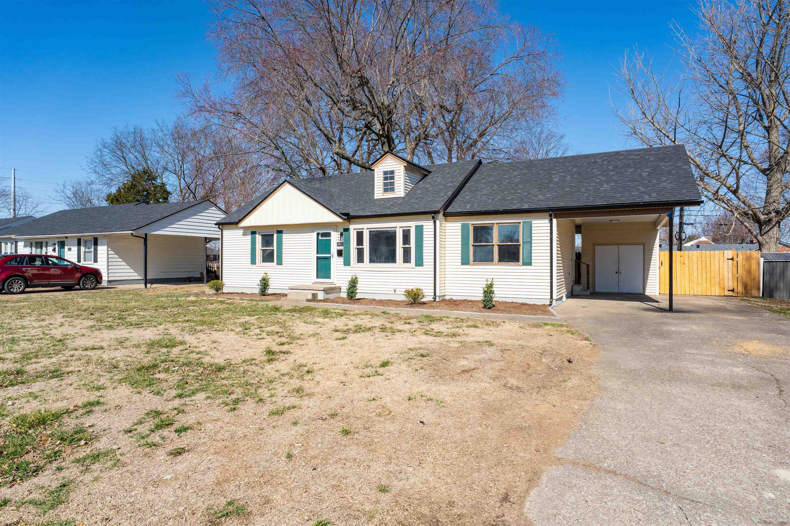 2425 York St, Owensboro, Kentucky 42301, 2 Bedrooms Bedrooms, ,1 BathroomBathrooms,Single Family Residence,For Sale,York St,94232