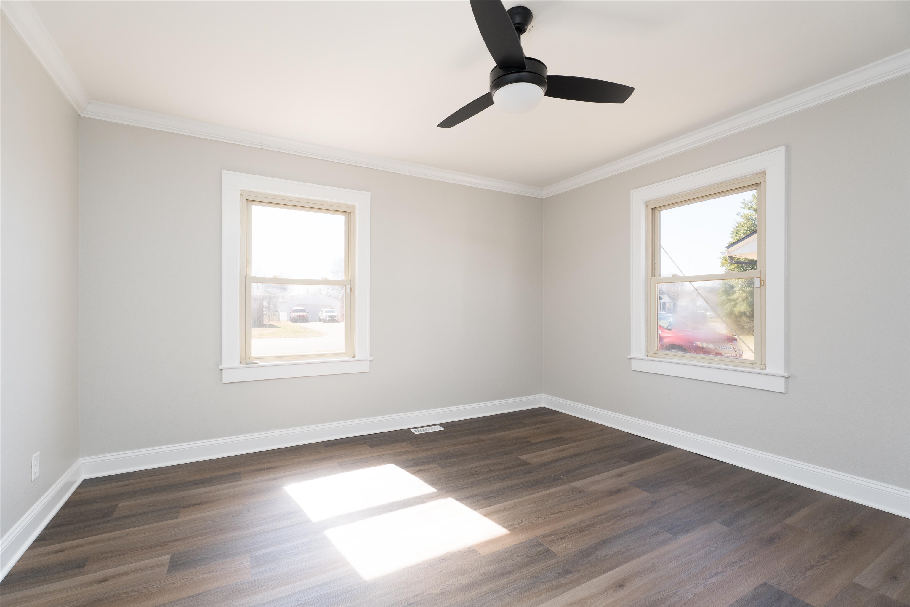 2425 York St, Owensboro, Kentucky 42301, 2 Bedrooms Bedrooms, ,1 BathroomBathrooms,Single Family Residence,For Sale,York St,94232