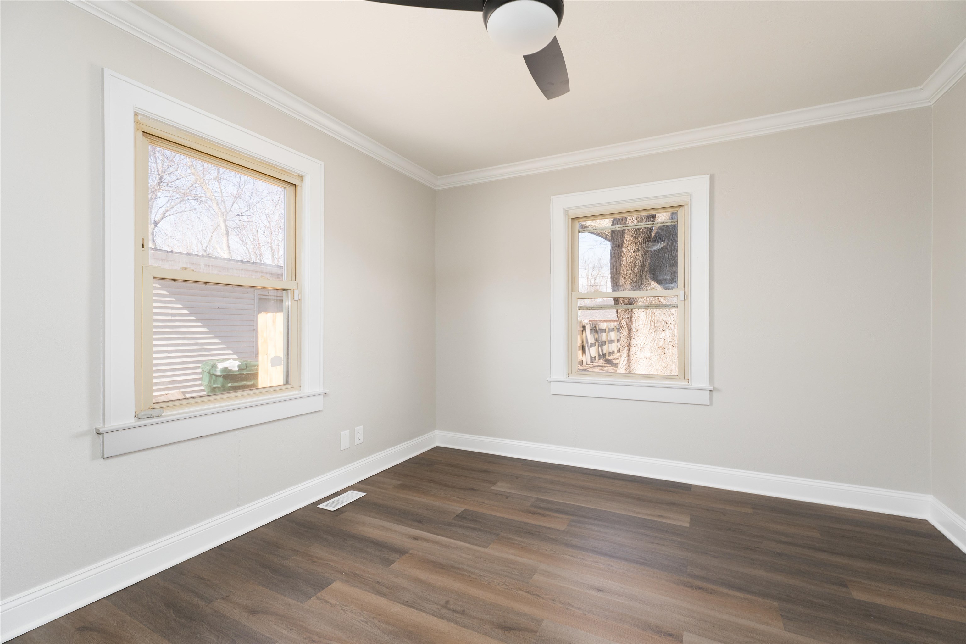 2425 York St, Owensboro, Kentucky 42301, 2 Bedrooms Bedrooms, ,1 BathroomBathrooms,Single Family Residence,For Sale,York St,94232