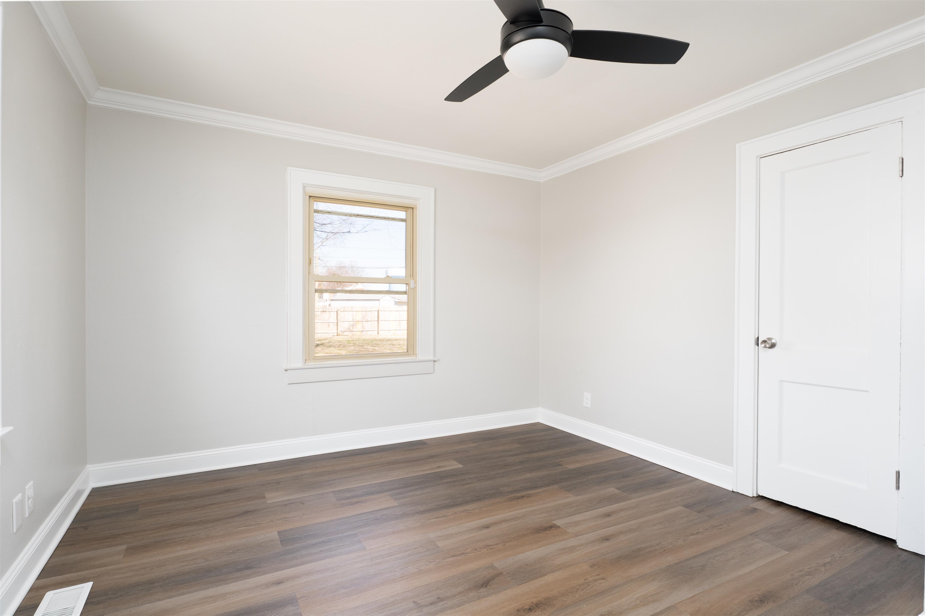 2425 York St, Owensboro, Kentucky 42301, 2 Bedrooms Bedrooms, ,1 BathroomBathrooms,Single Family Residence,For Sale,York St,94232