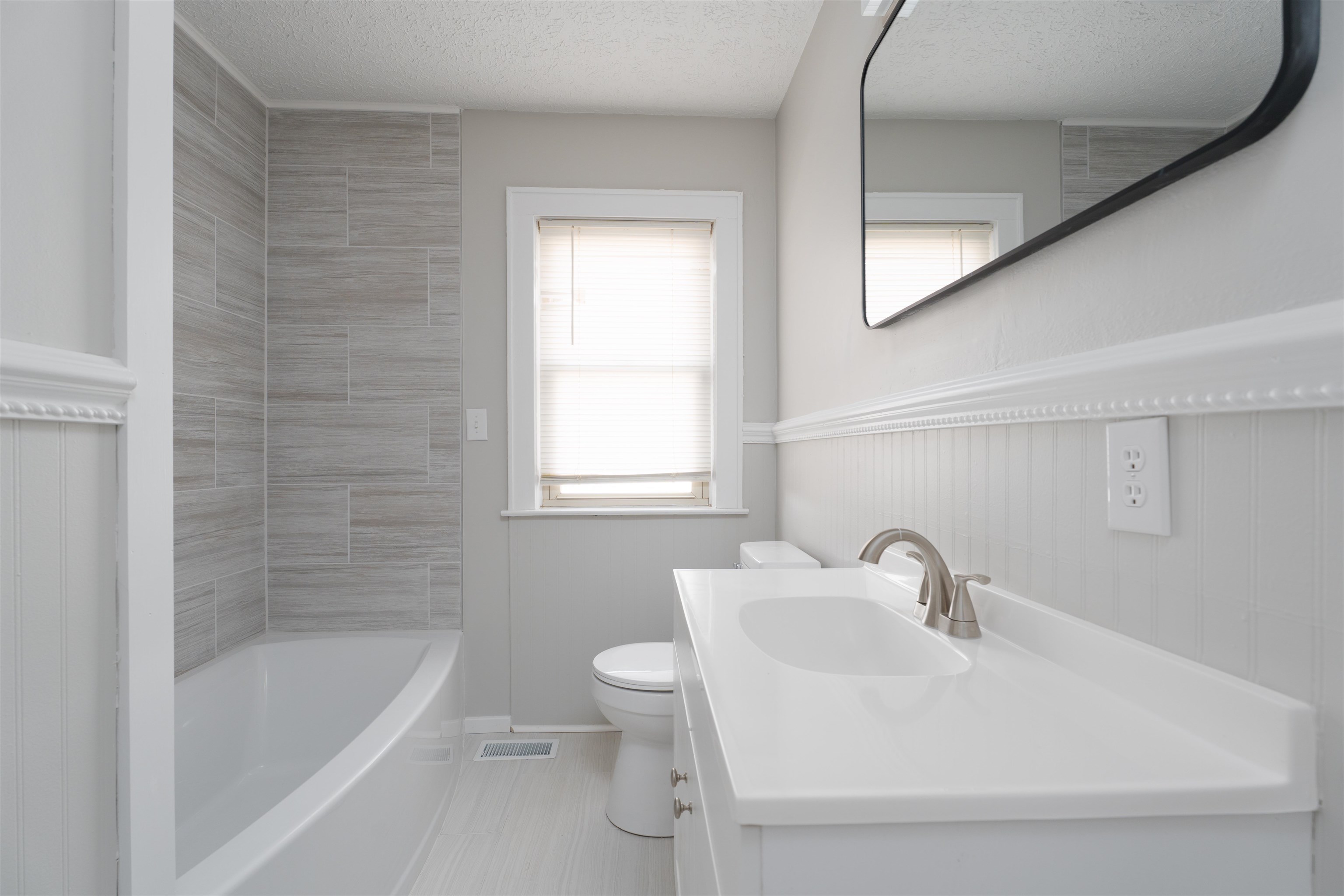 2425 York St, Owensboro, Kentucky 42301, 2 Bedrooms Bedrooms, ,1 BathroomBathrooms,Single Family Residence,For Sale,York St,94232