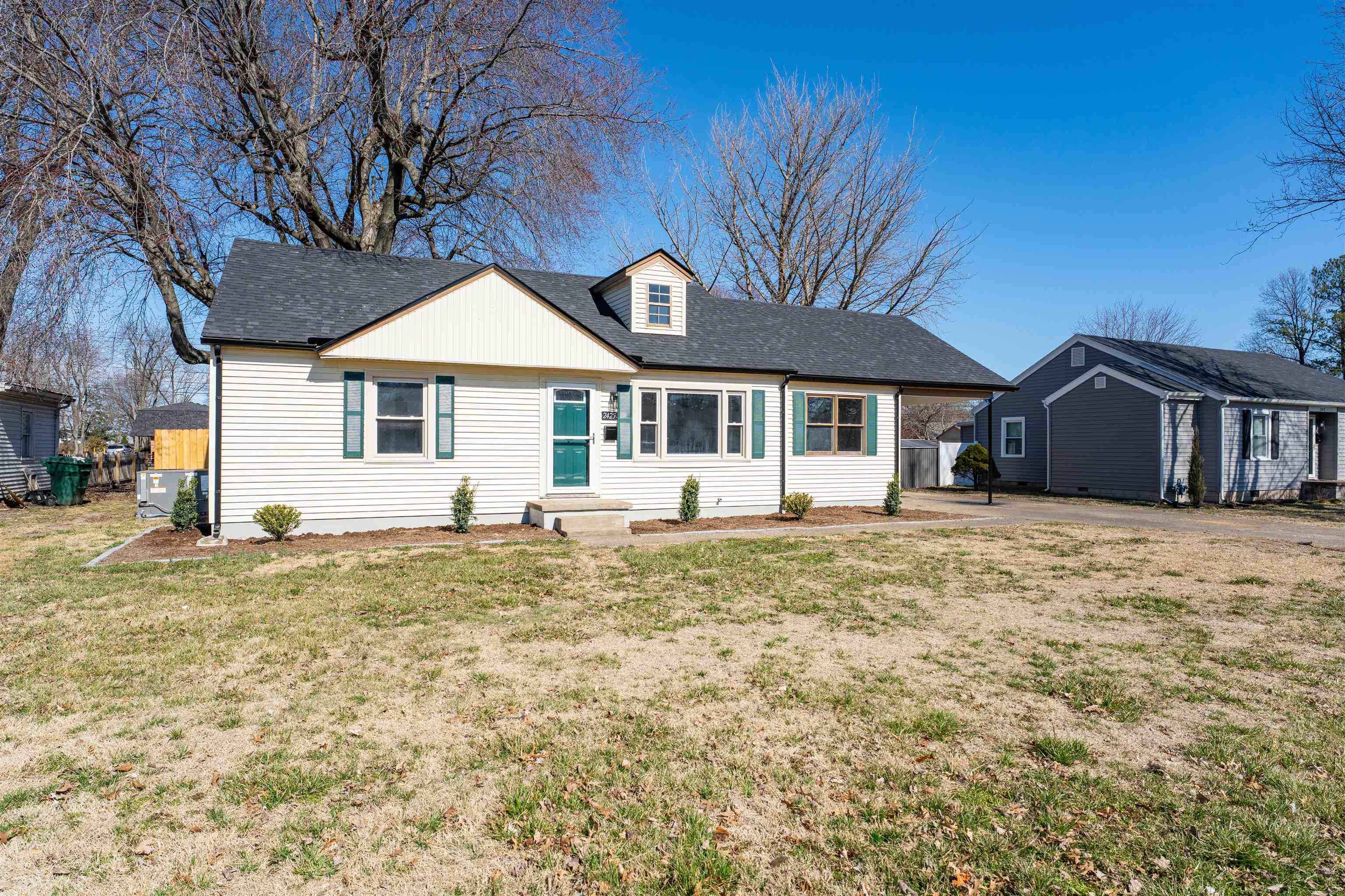 2425 York St, Owensboro, Kentucky 42301, 2 Bedrooms Bedrooms, ,1 BathroomBathrooms,Single Family Residence,For Sale,York St,94232