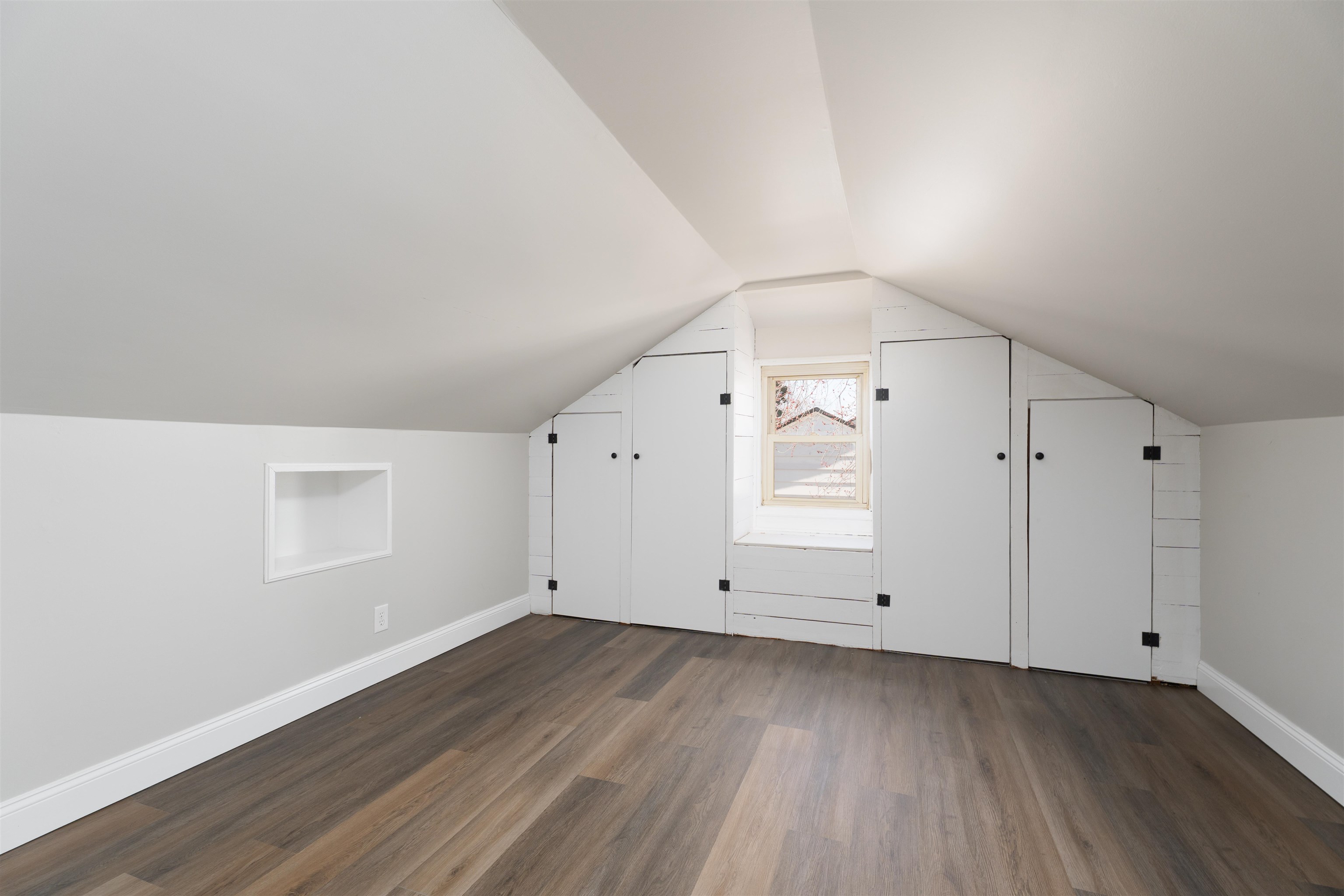 2425 York St, Owensboro, Kentucky 42301, 2 Bedrooms Bedrooms, ,1 BathroomBathrooms,Single Family Residence,For Sale,York St,94232