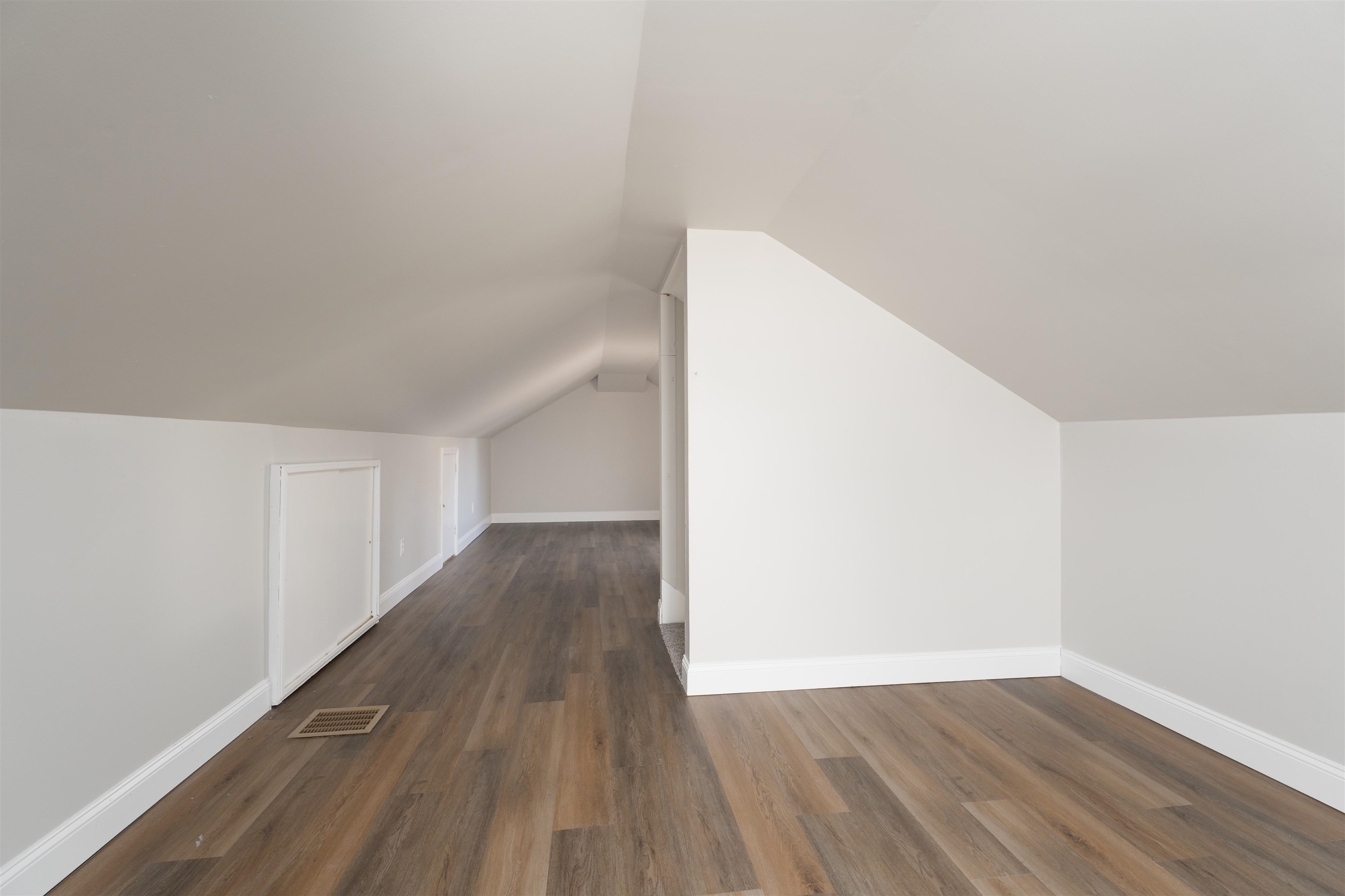 2425 York St, Owensboro, Kentucky 42301, 2 Bedrooms Bedrooms, ,1 BathroomBathrooms,Single Family Residence,For Sale,York St,94232