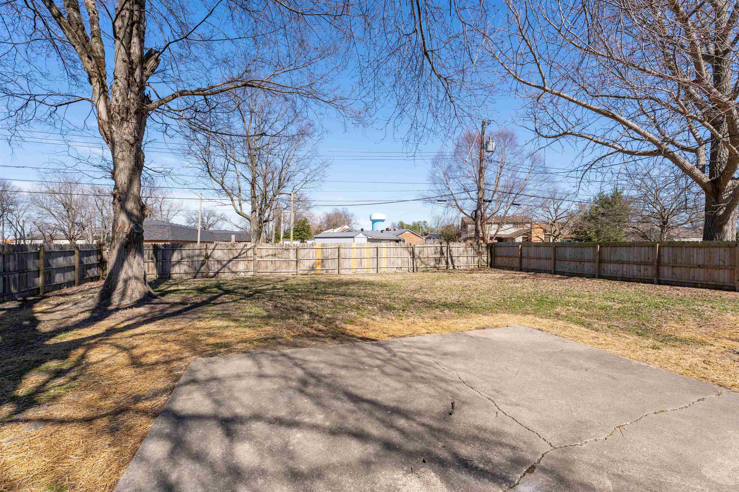 2425 York St, Owensboro, Kentucky 42301, 2 Bedrooms Bedrooms, ,1 BathroomBathrooms,Single Family Residence,For Sale,York St,94232