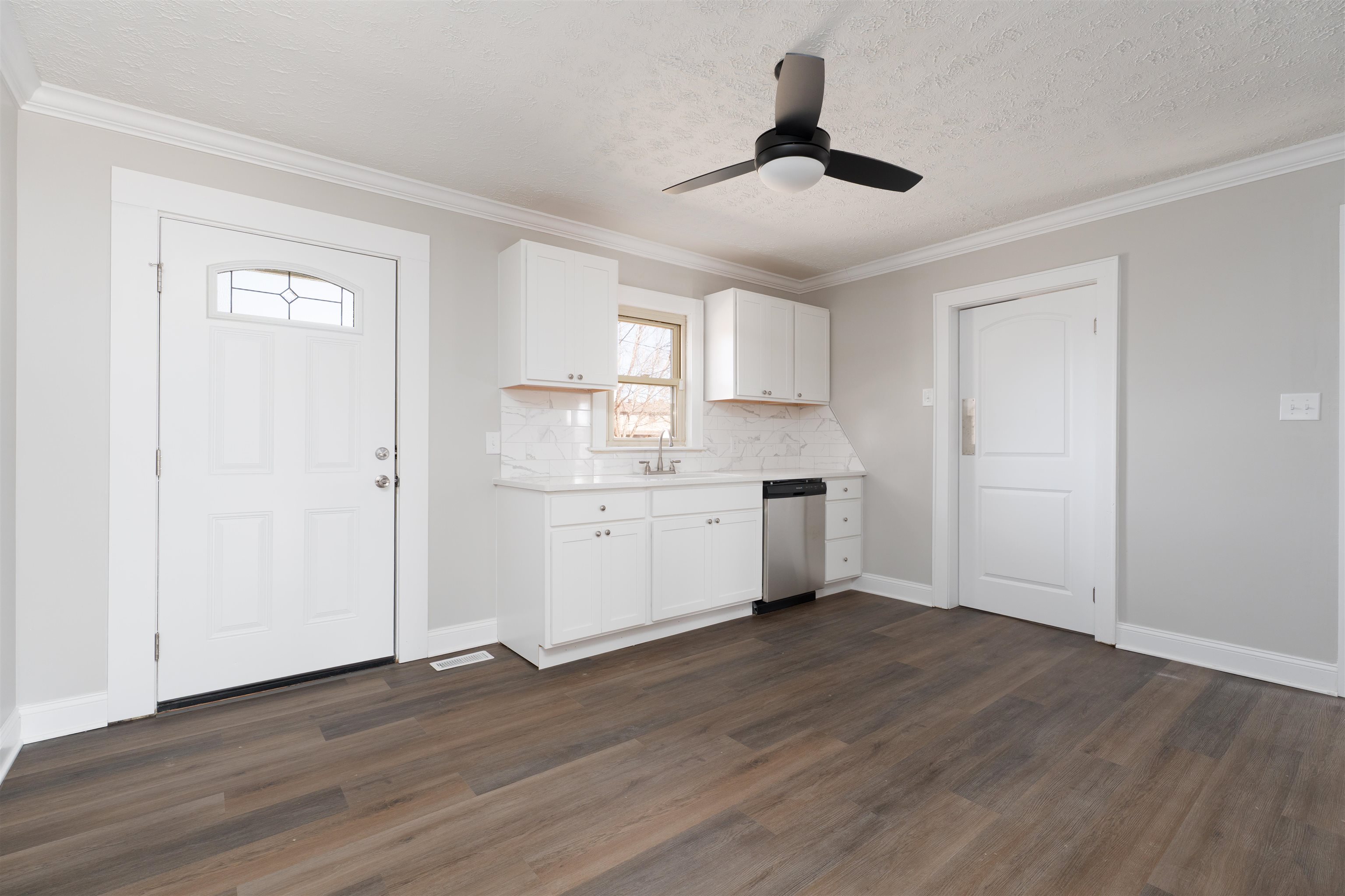 2425 York St, Owensboro, Kentucky 42301, 2 Bedrooms Bedrooms, ,1 BathroomBathrooms,Single Family Residence,For Sale,York St,94232