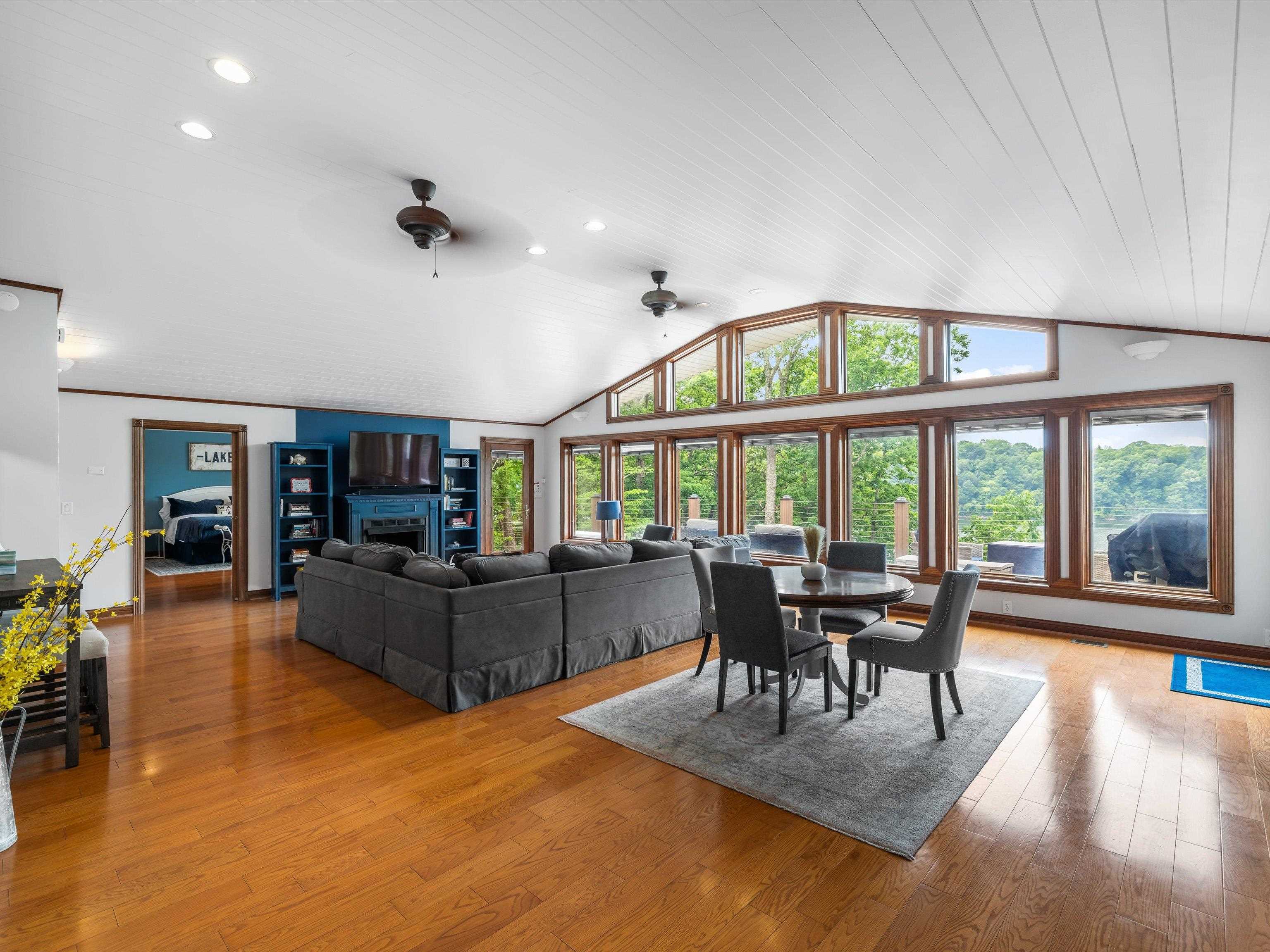 389 Lakeview Dr, Somerset, Kentucky 42503, 6 Bedrooms Bedrooms, ,5 BathroomsBathrooms,Single Family Residence,For Sale,Lakeview Dr,94234