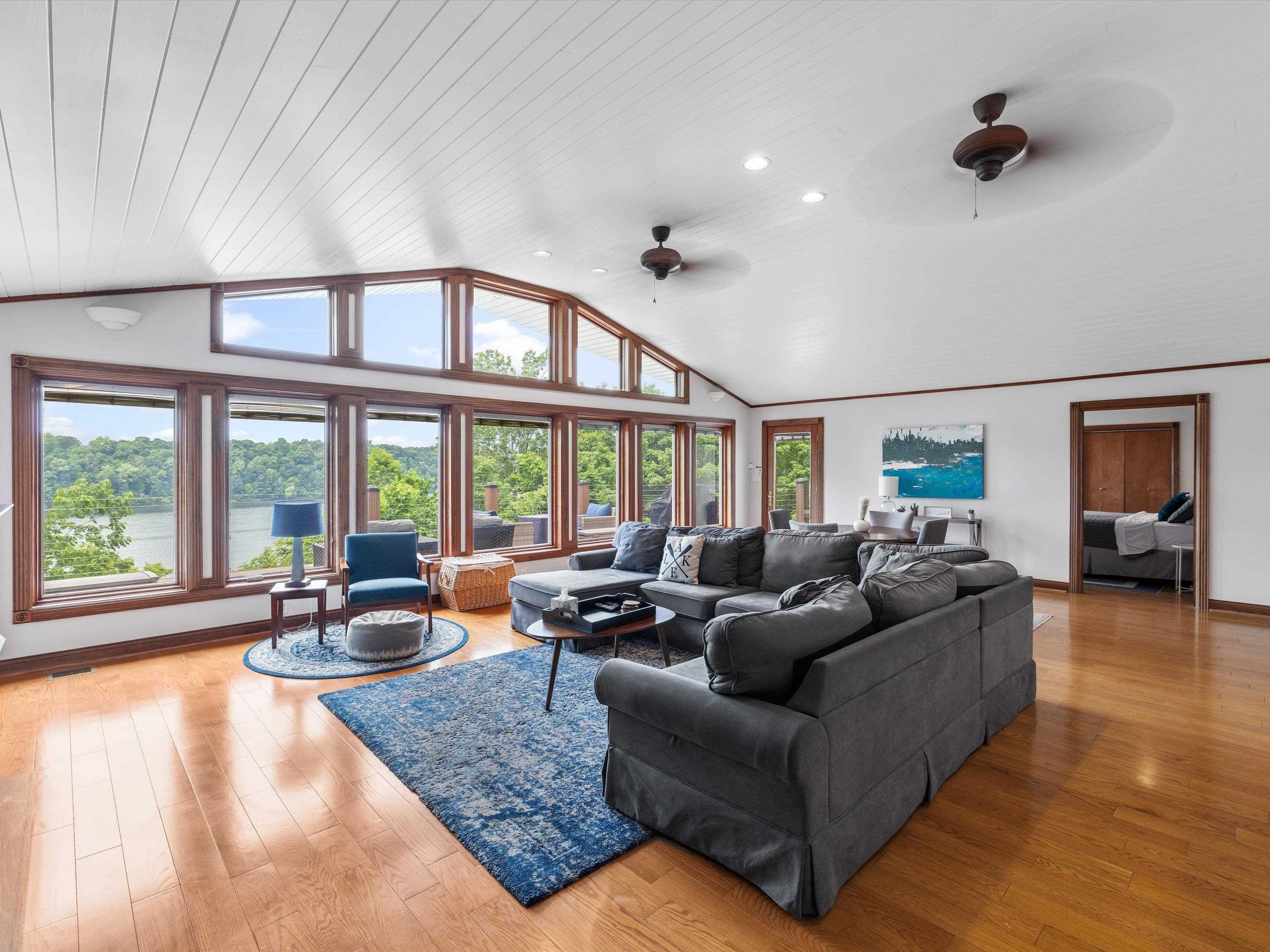 389 Lakeview Dr, Somerset, Kentucky 42503, 6 Bedrooms Bedrooms, ,5 BathroomsBathrooms,Single Family Residence,For Sale,Lakeview Dr,94234