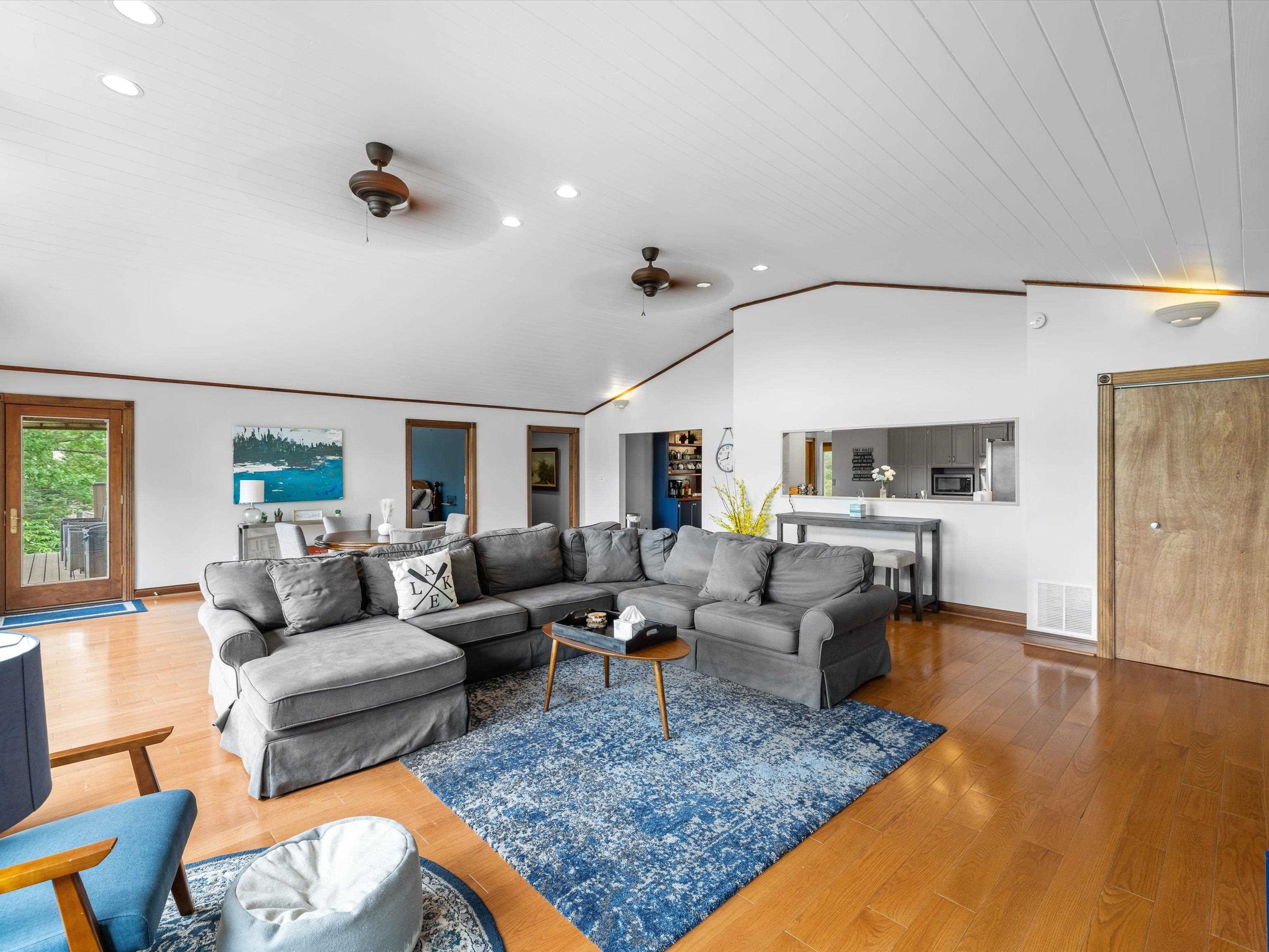 389 Lakeview Dr, Somerset, Kentucky 42503, 6 Bedrooms Bedrooms, ,5 BathroomsBathrooms,Single Family Residence,For Sale,Lakeview Dr,94234