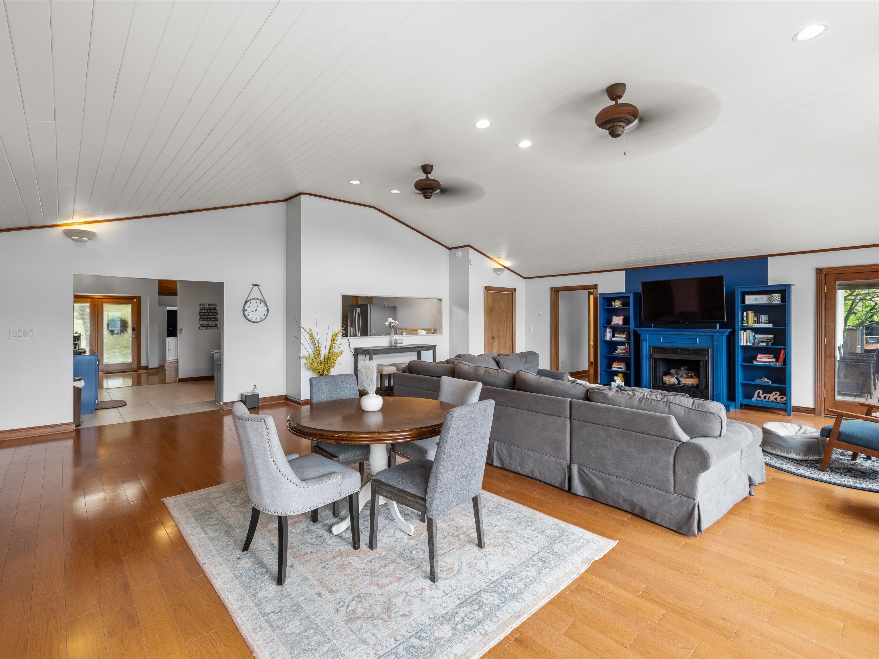 389 Lakeview Dr, Somerset, Kentucky 42503, 6 Bedrooms Bedrooms, ,5 BathroomsBathrooms,Single Family Residence,For Sale,Lakeview Dr,94234