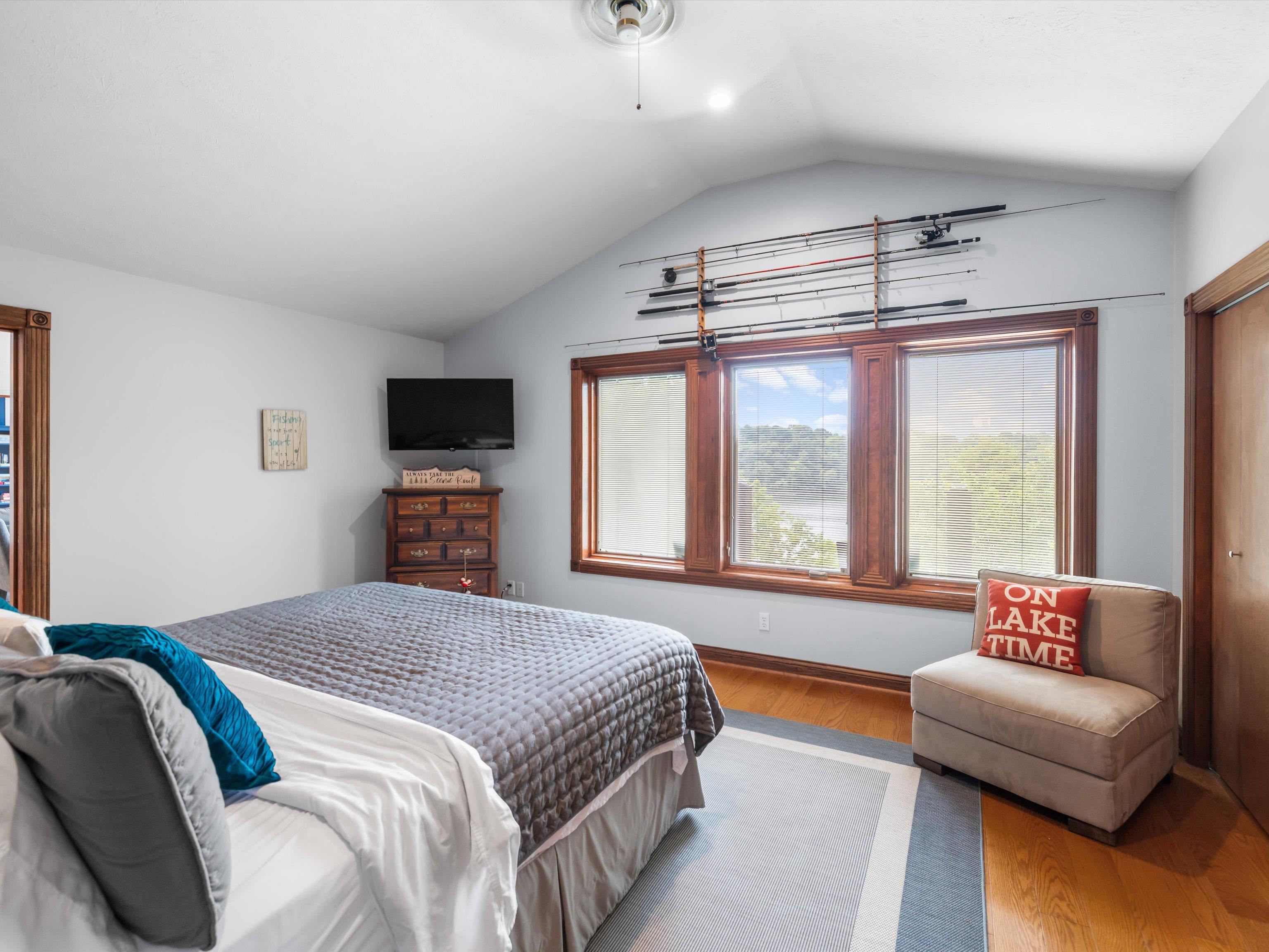 389 Lakeview Dr, Somerset, Kentucky 42503, 6 Bedrooms Bedrooms, ,5 BathroomsBathrooms,Single Family Residence,For Sale,Lakeview Dr,94234