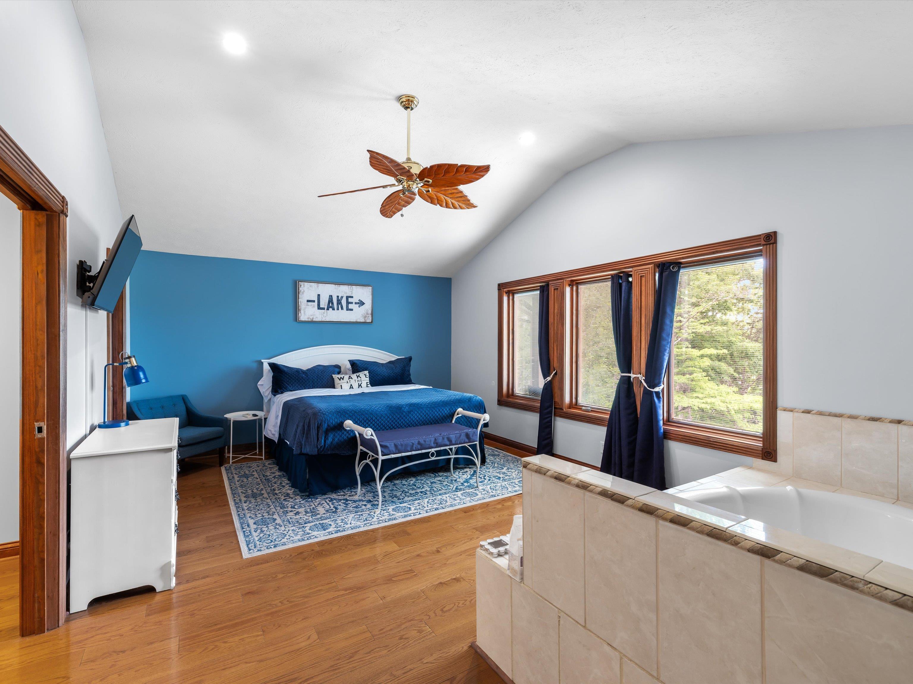 389 Lakeview Dr, Somerset, Kentucky 42503, 6 Bedrooms Bedrooms, ,5 BathroomsBathrooms,Single Family Residence,For Sale,Lakeview Dr,94234