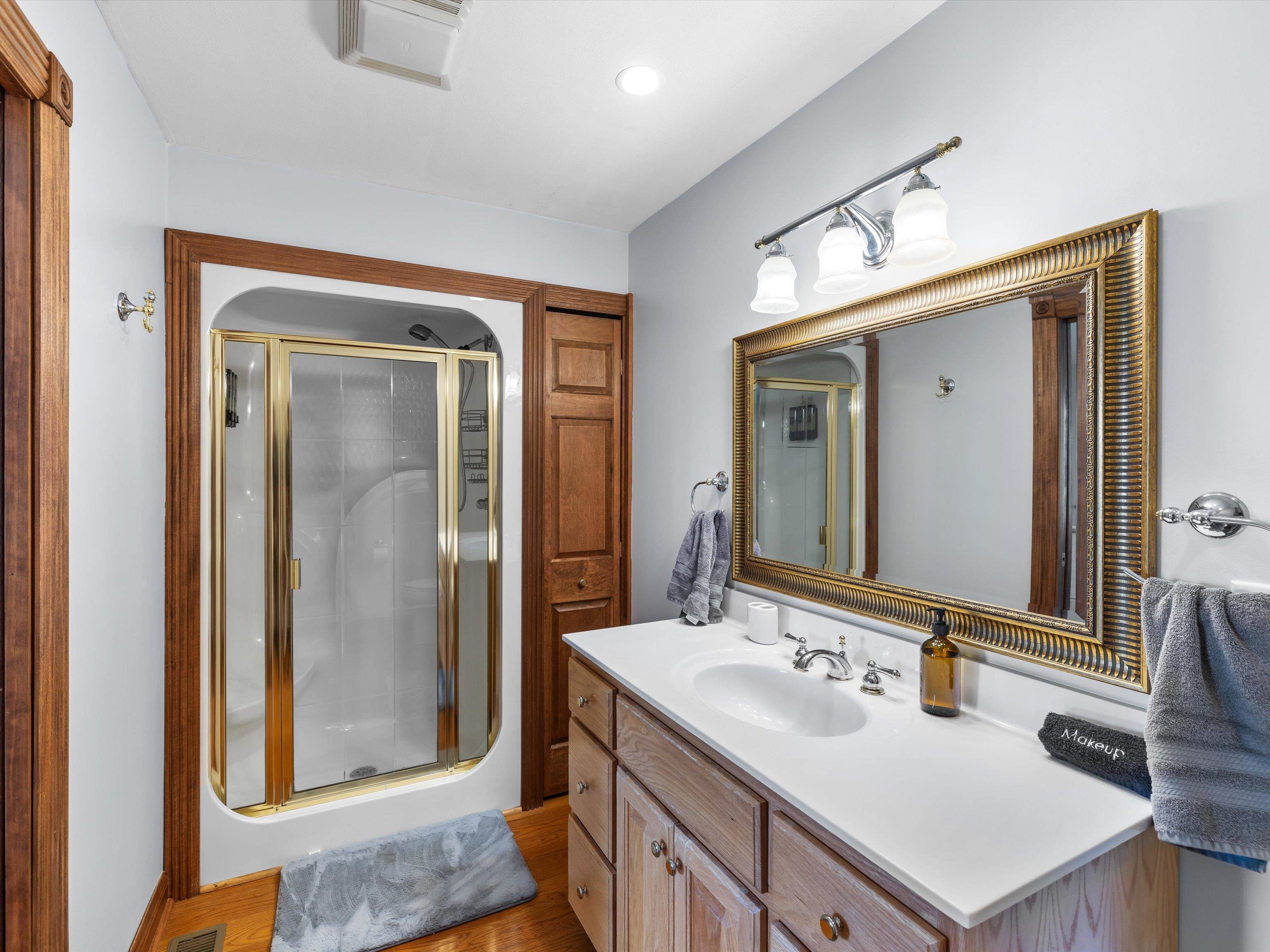 389 Lakeview Dr, Somerset, Kentucky 42503, 6 Bedrooms Bedrooms, ,5 BathroomsBathrooms,Single Family Residence,For Sale,Lakeview Dr,94234