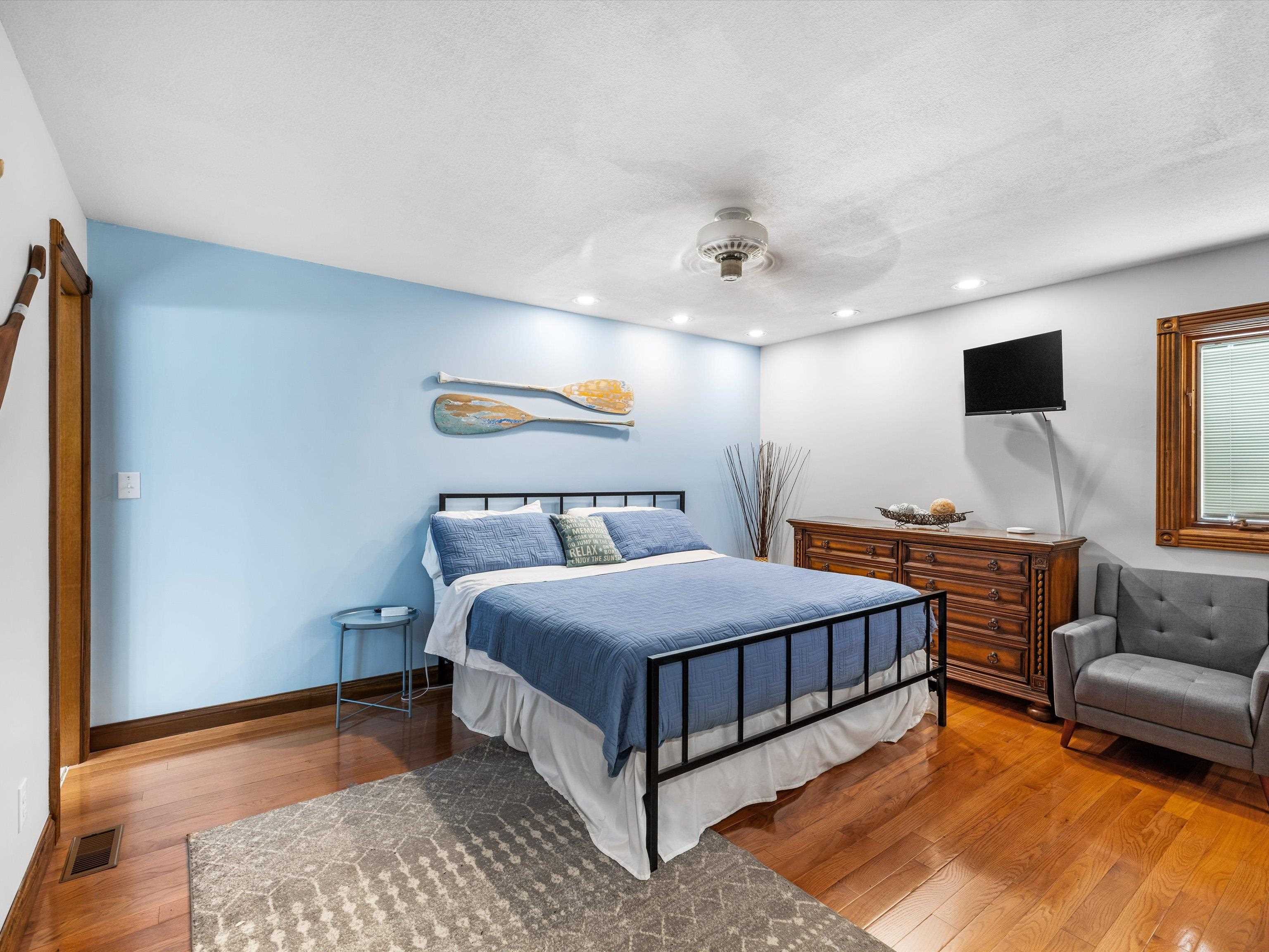 389 Lakeview Dr, Somerset, Kentucky 42503, 6 Bedrooms Bedrooms, ,5 BathroomsBathrooms,Single Family Residence,For Sale,Lakeview Dr,94234