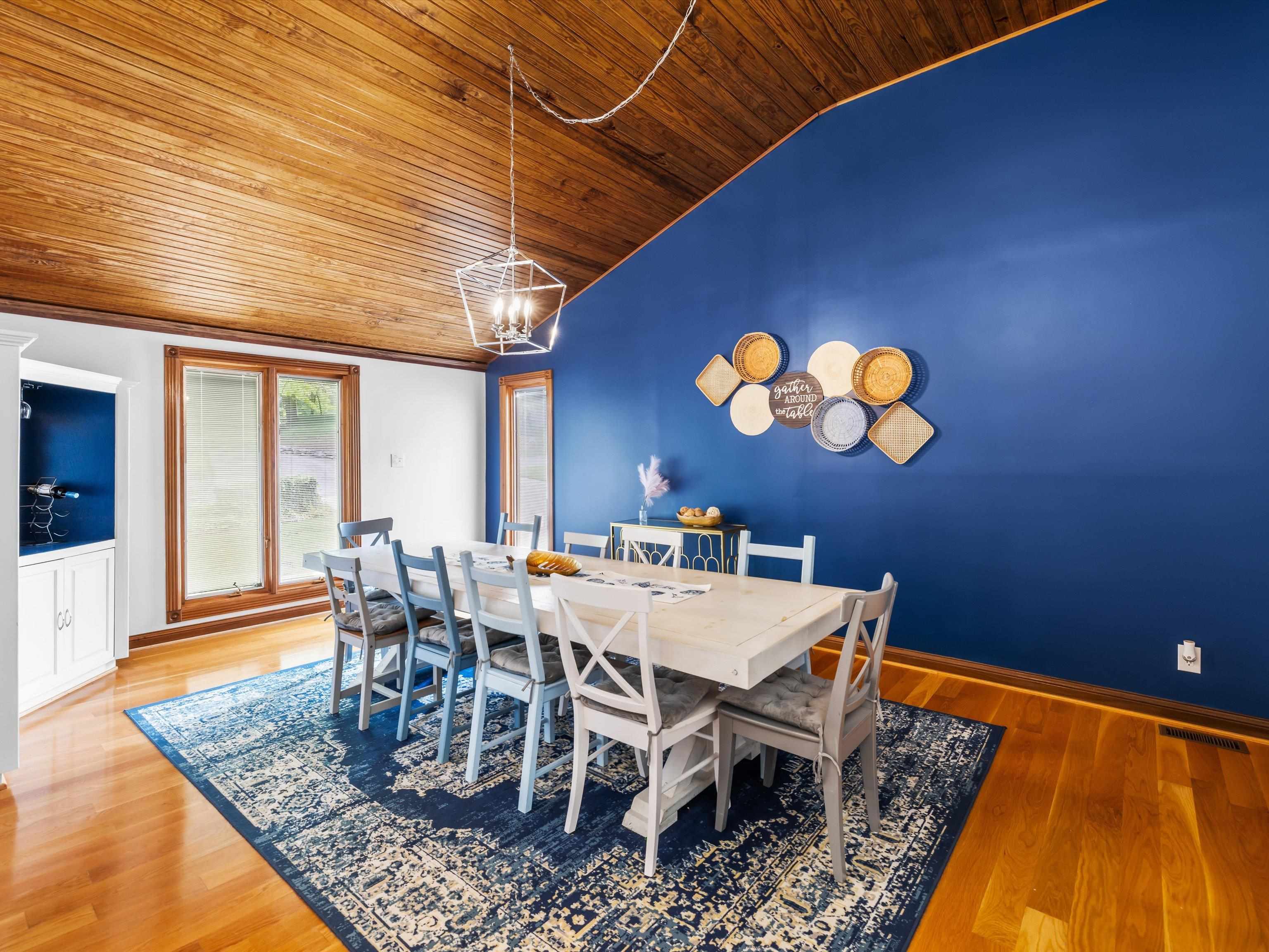 389 Lakeview Dr, Somerset, Kentucky 42503, 6 Bedrooms Bedrooms, ,5 BathroomsBathrooms,Single Family Residence,For Sale,Lakeview Dr,94234