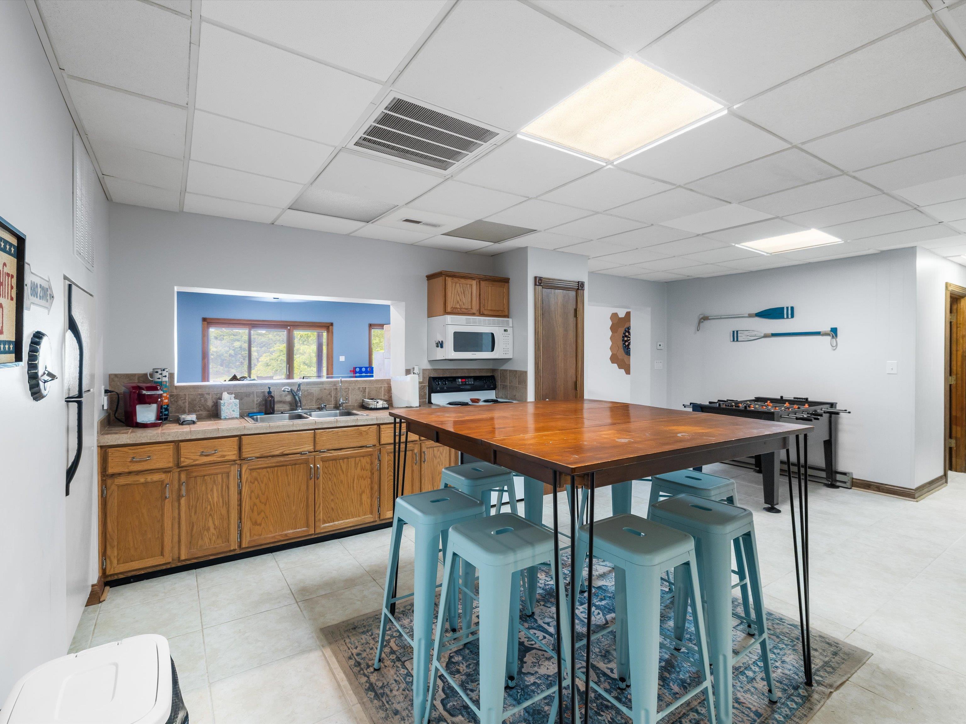 389 Lakeview Dr, Somerset, Kentucky 42503, 6 Bedrooms Bedrooms, ,5 BathroomsBathrooms,Single Family Residence,For Sale,Lakeview Dr,94234