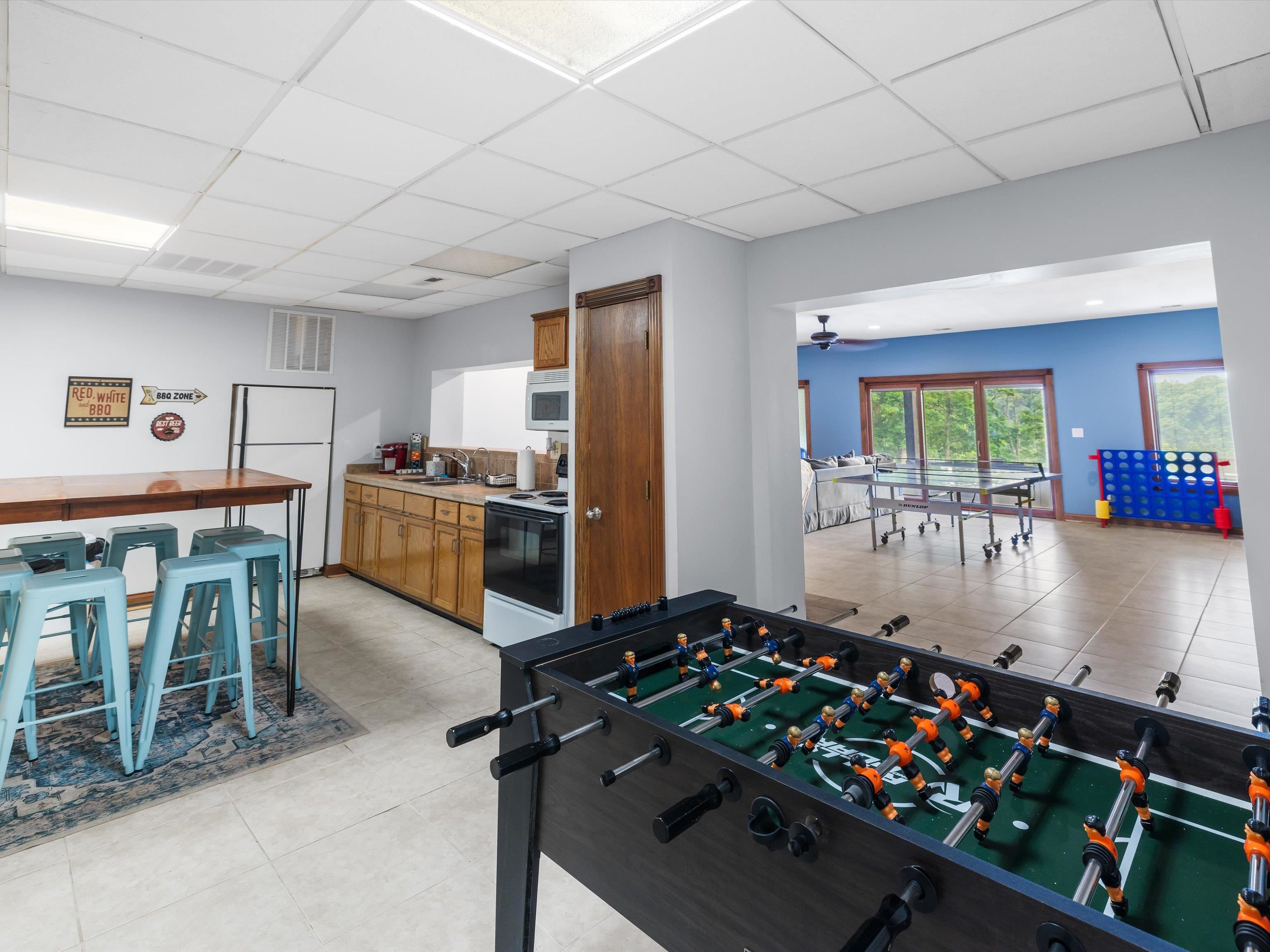 389 Lakeview Dr, Somerset, Kentucky 42503, 6 Bedrooms Bedrooms, ,5 BathroomsBathrooms,Single Family Residence,For Sale,Lakeview Dr,94234