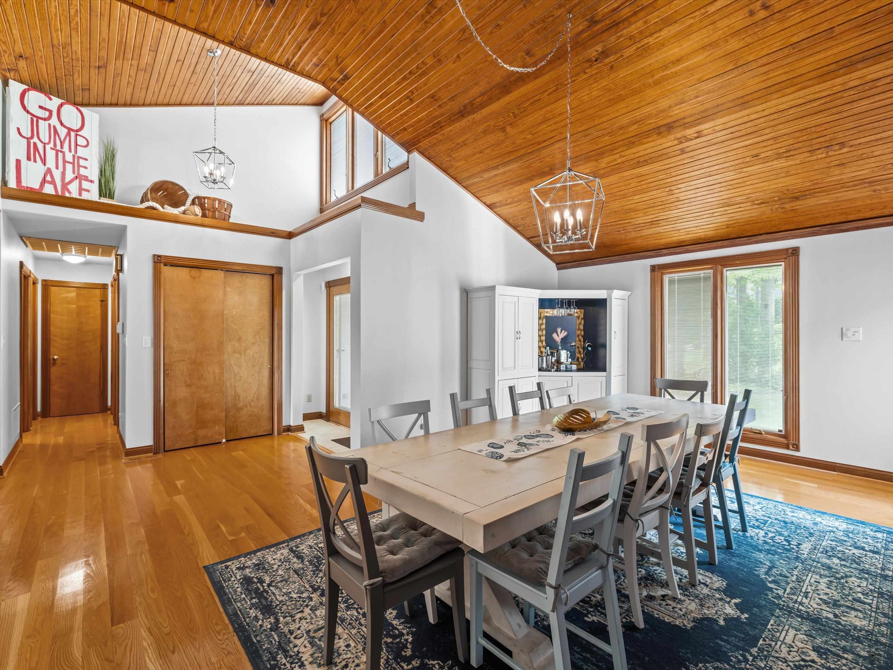 389 Lakeview Dr, Somerset, Kentucky 42503, 6 Bedrooms Bedrooms, ,5 BathroomsBathrooms,Single Family Residence,For Sale,Lakeview Dr,94234