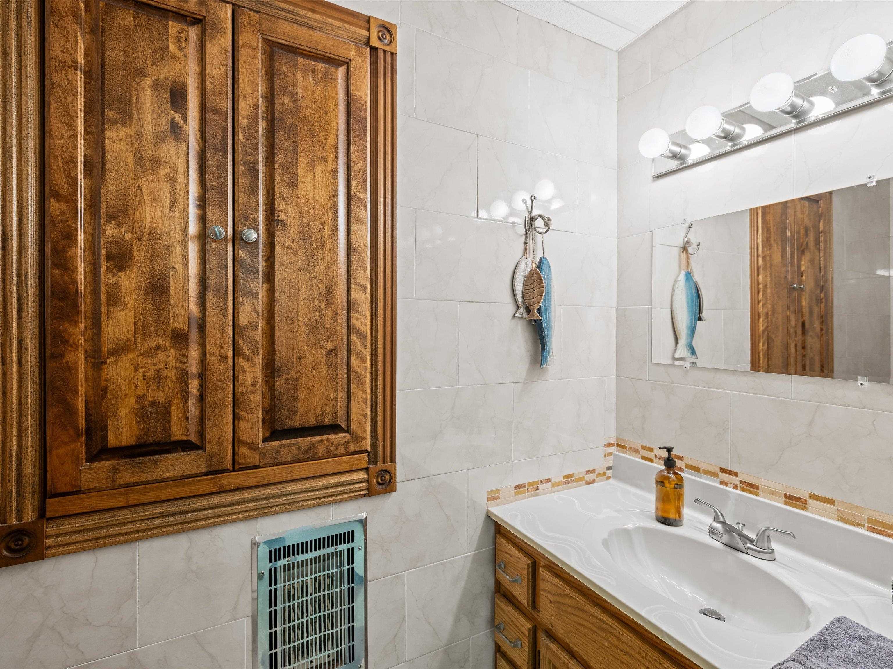 389 Lakeview Dr, Somerset, Kentucky 42503, 6 Bedrooms Bedrooms, ,5 BathroomsBathrooms,Single Family Residence,For Sale,Lakeview Dr,94234