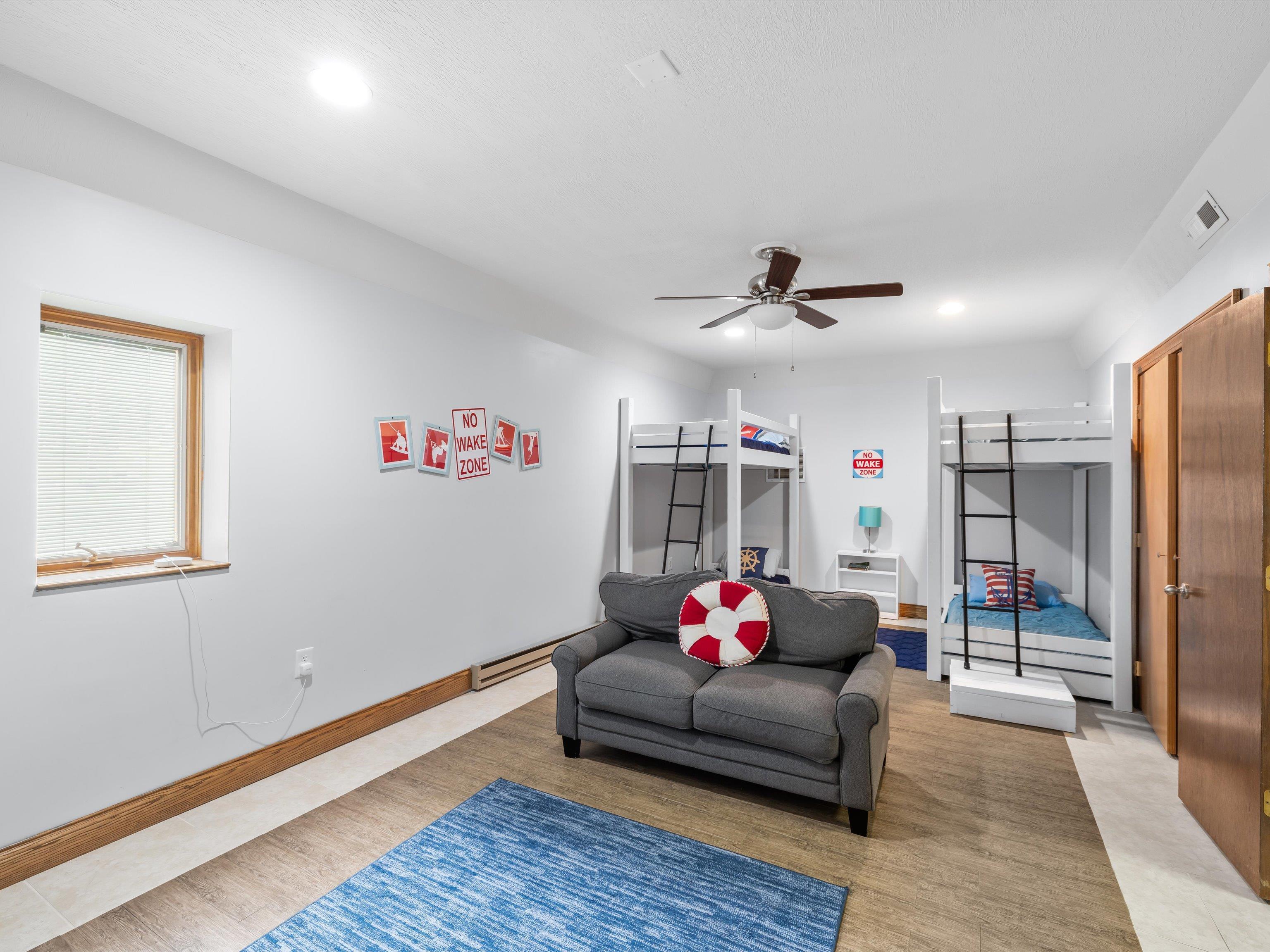 389 Lakeview Dr, Somerset, Kentucky 42503, 6 Bedrooms Bedrooms, ,5 BathroomsBathrooms,Single Family Residence,For Sale,Lakeview Dr,94234