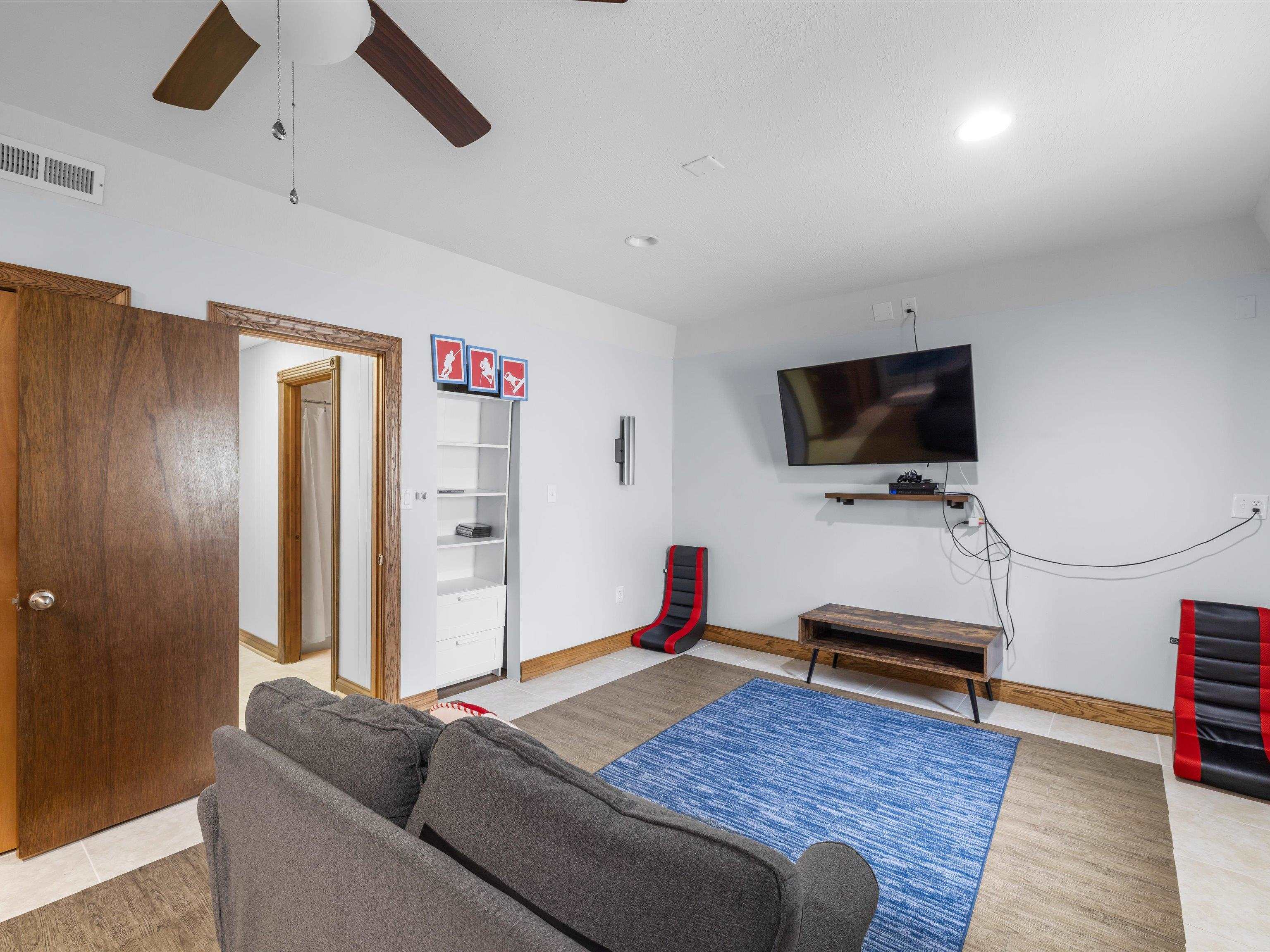 389 Lakeview Dr, Somerset, Kentucky 42503, 6 Bedrooms Bedrooms, ,5 BathroomsBathrooms,Single Family Residence,For Sale,Lakeview Dr,94234