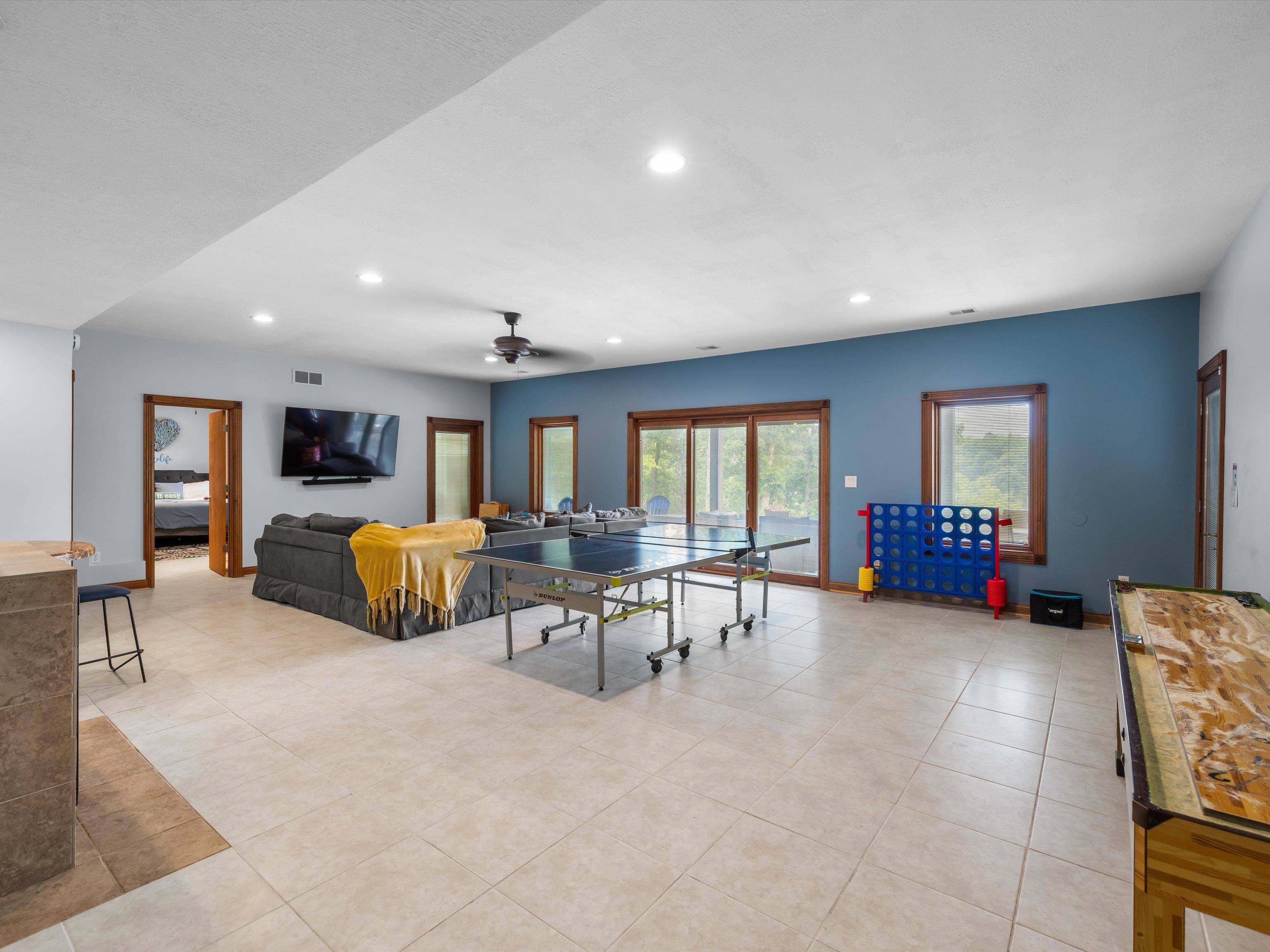 389 Lakeview Dr, Somerset, Kentucky 42503, 6 Bedrooms Bedrooms, ,5 BathroomsBathrooms,Single Family Residence,For Sale,Lakeview Dr,94234