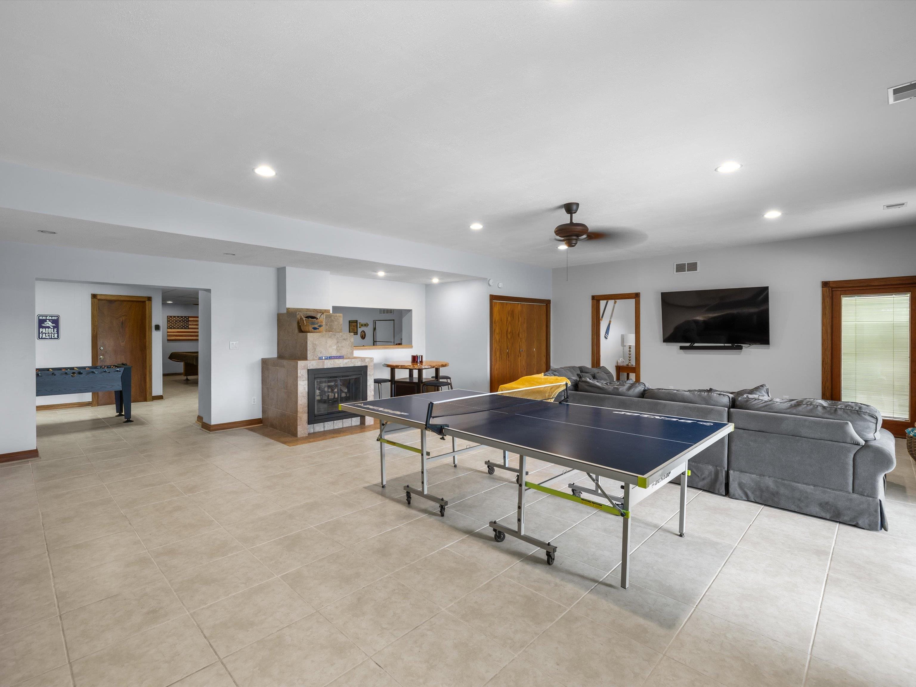 389 Lakeview Dr, Somerset, Kentucky 42503, 6 Bedrooms Bedrooms, ,5 BathroomsBathrooms,Single Family Residence,For Sale,Lakeview Dr,94234