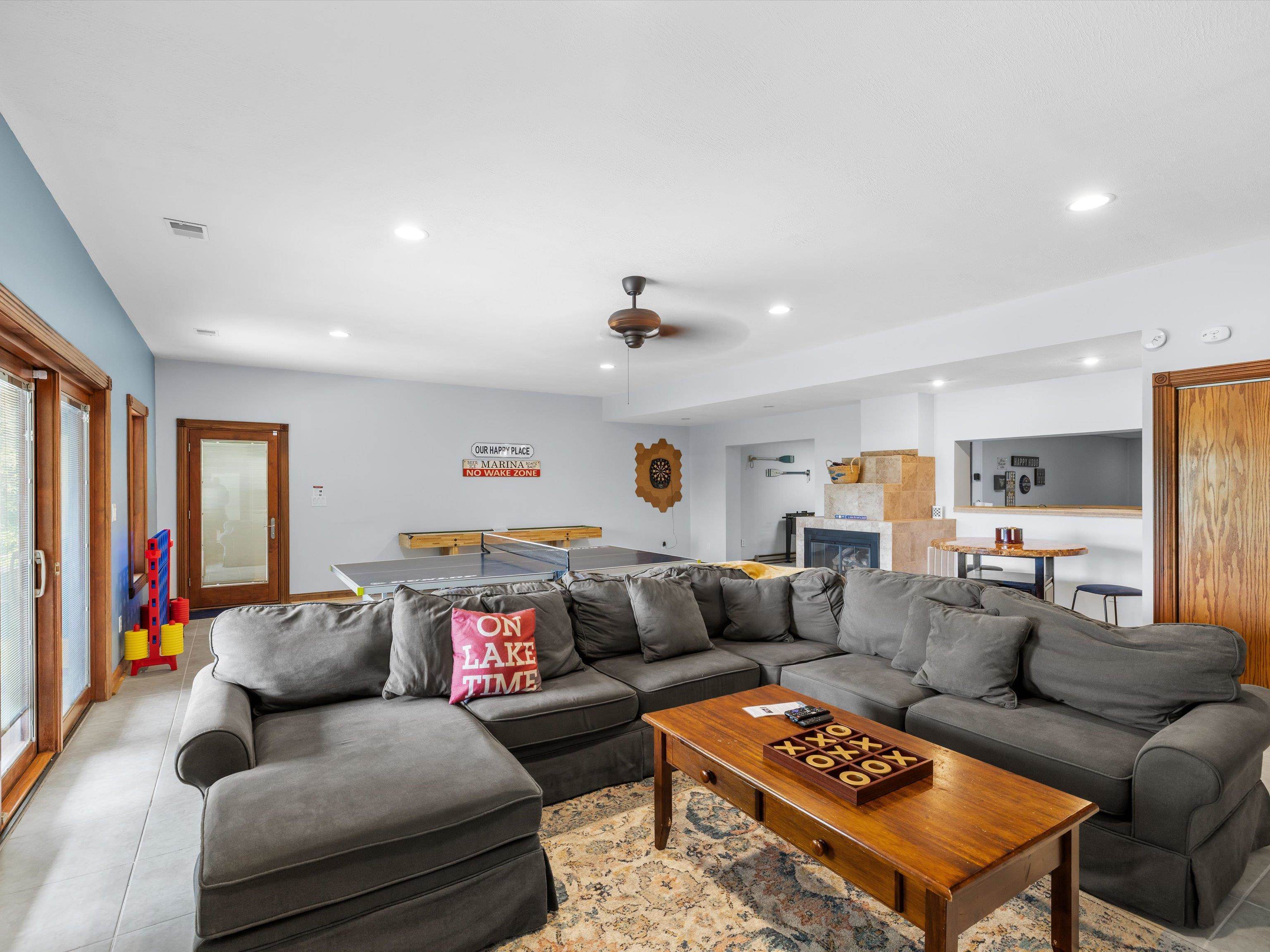 389 Lakeview Dr, Somerset, Kentucky 42503, 6 Bedrooms Bedrooms, ,5 BathroomsBathrooms,Single Family Residence,For Sale,Lakeview Dr,94234