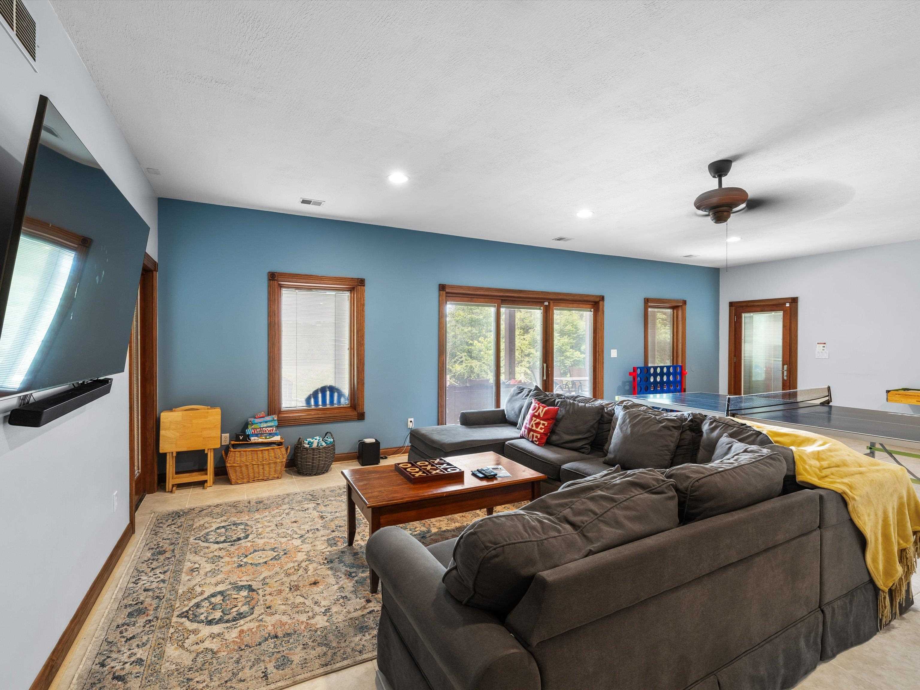 389 Lakeview Dr, Somerset, Kentucky 42503, 6 Bedrooms Bedrooms, ,5 BathroomsBathrooms,Single Family Residence,For Sale,Lakeview Dr,94234