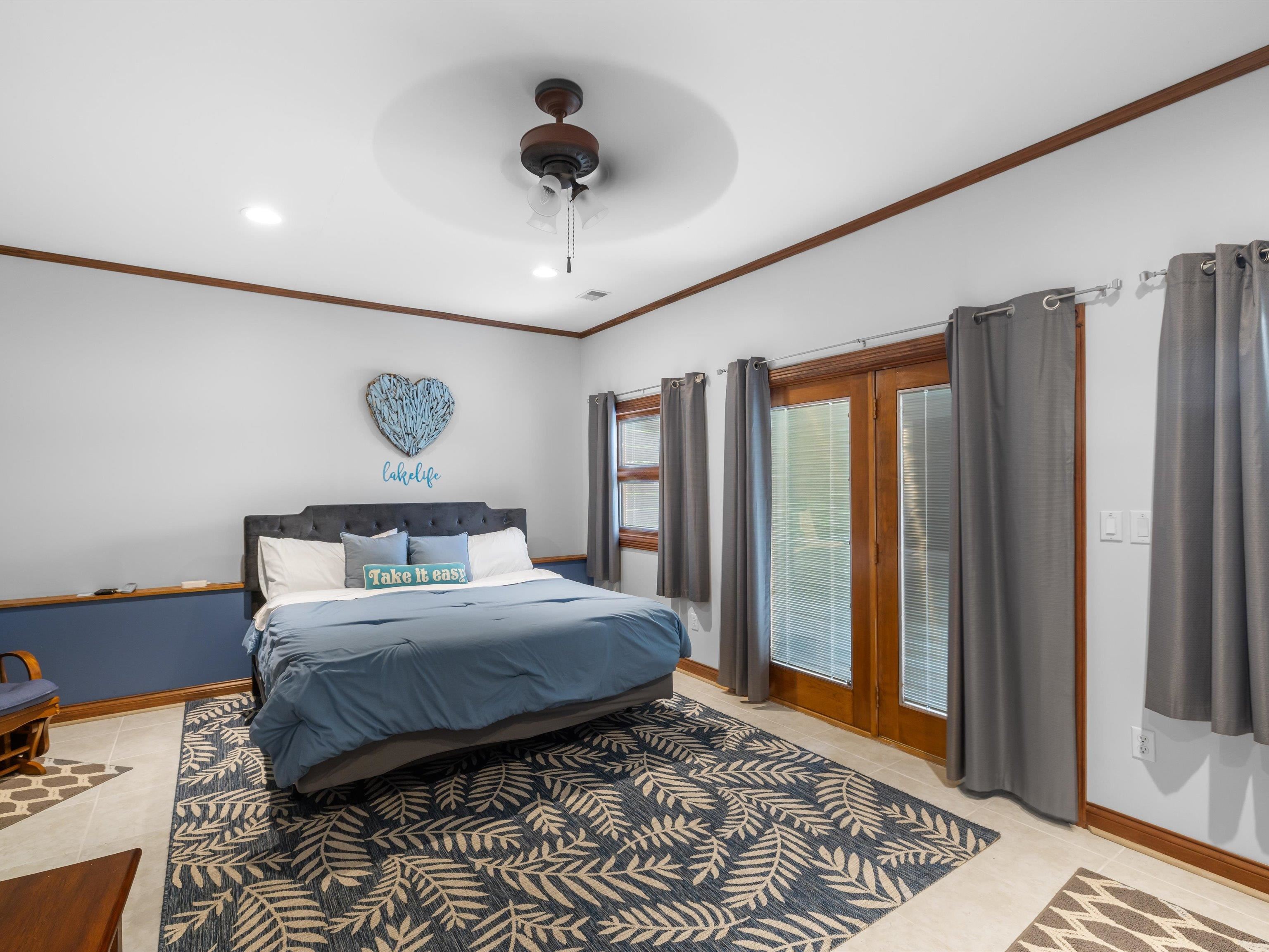 389 Lakeview Dr, Somerset, Kentucky 42503, 6 Bedrooms Bedrooms, ,5 BathroomsBathrooms,Single Family Residence,For Sale,Lakeview Dr,94234