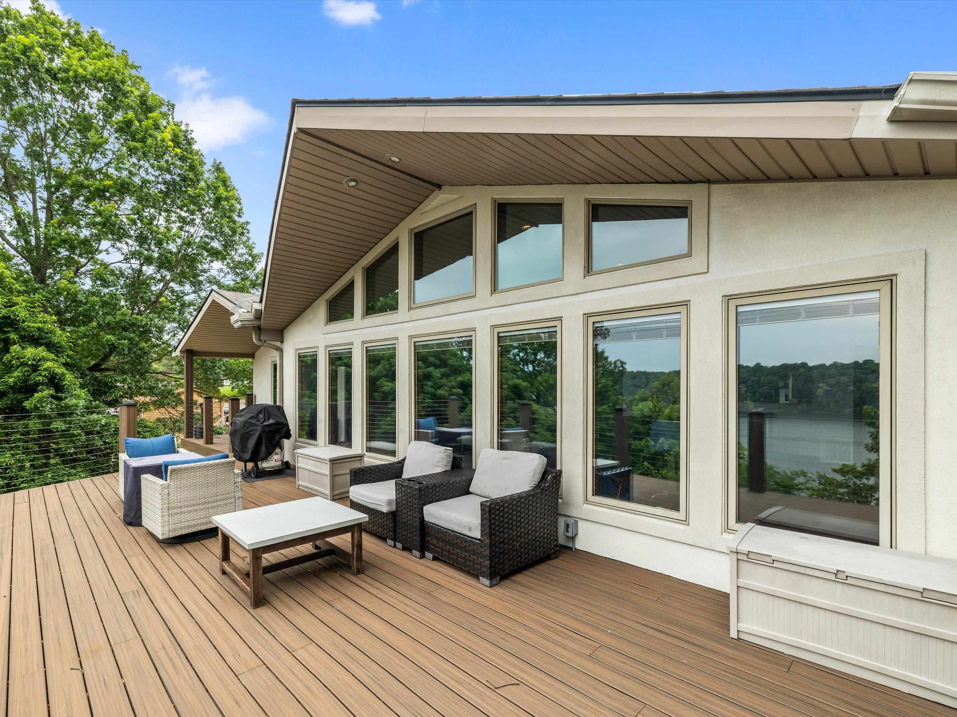 389 Lakeview Dr, Somerset, Kentucky 42503, 6 Bedrooms Bedrooms, ,5 BathroomsBathrooms,Single Family Residence,For Sale,Lakeview Dr,94234