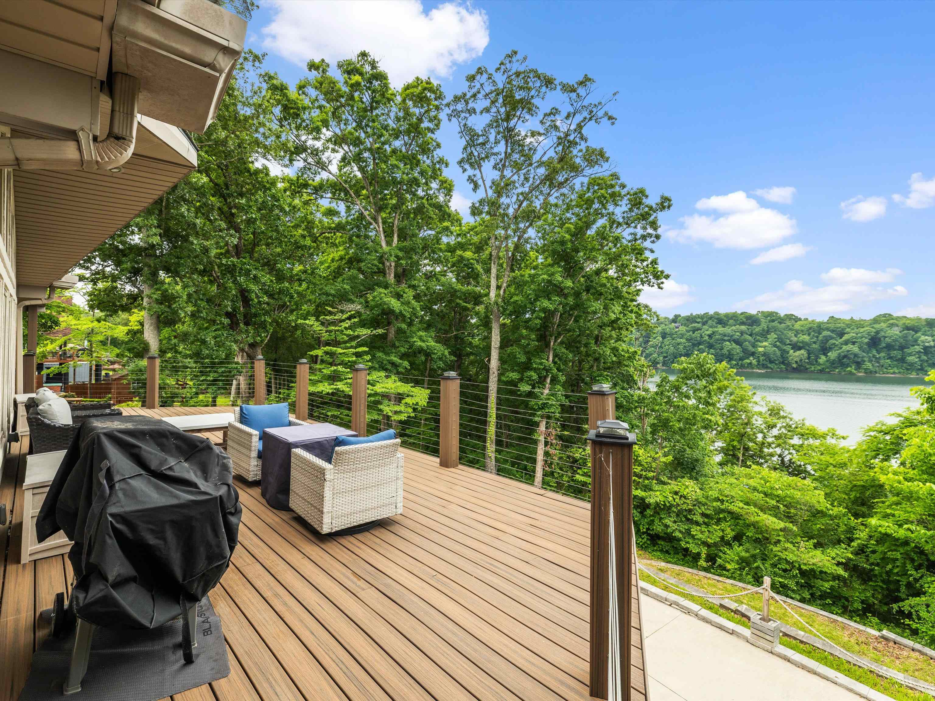 389 Lakeview Dr, Somerset, Kentucky 42503, 6 Bedrooms Bedrooms, ,5 BathroomsBathrooms,Single Family Residence,For Sale,Lakeview Dr,94234