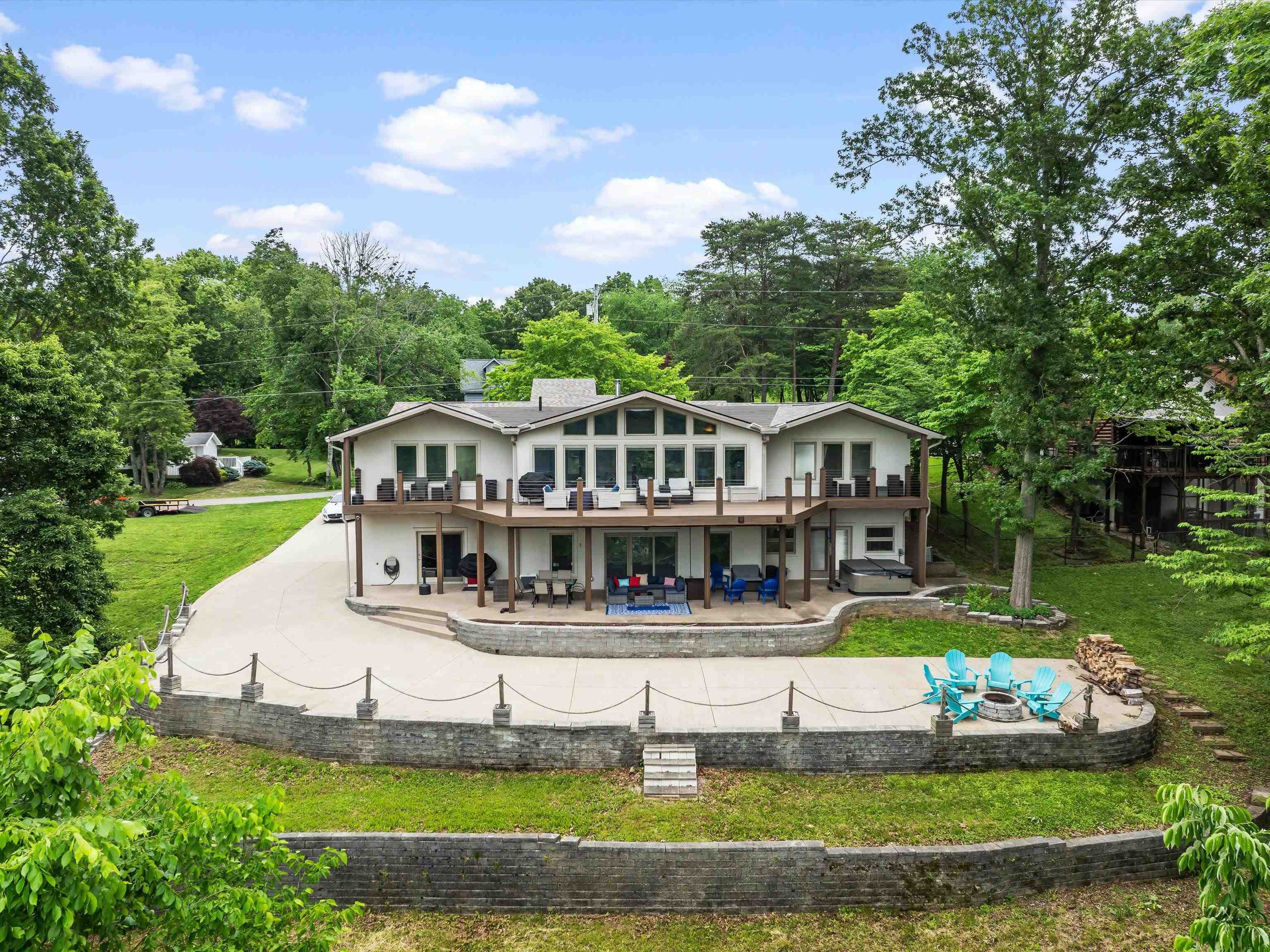 389 Lakeview Dr, Somerset, Kentucky 42503, 6 Bedrooms Bedrooms, ,5 BathroomsBathrooms,Single Family Residence,For Sale,Lakeview Dr,94234