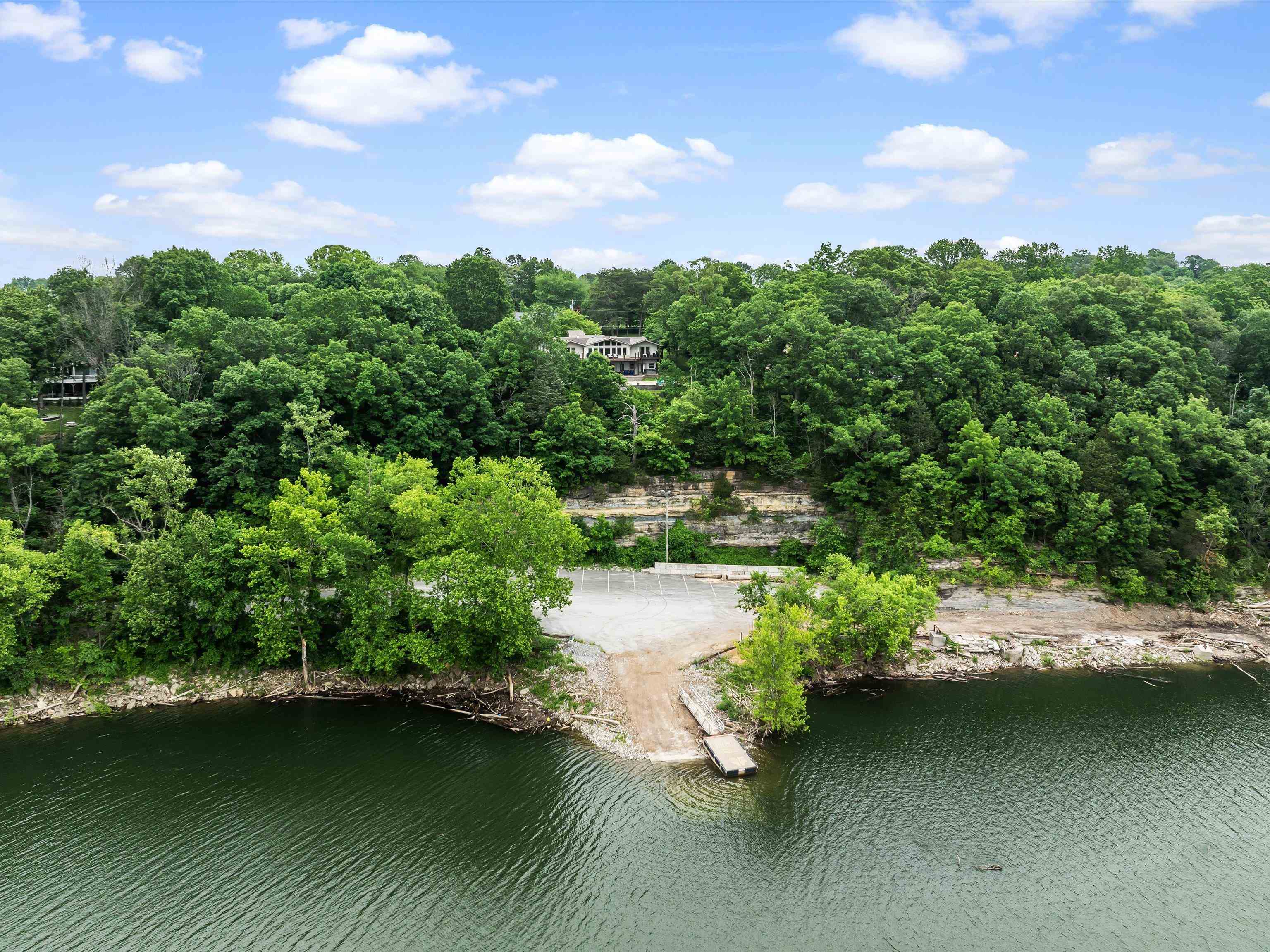 389 Lakeview Dr, Somerset, Kentucky 42503, 6 Bedrooms Bedrooms, ,5 BathroomsBathrooms,Single Family Residence,For Sale,Lakeview Dr,94234