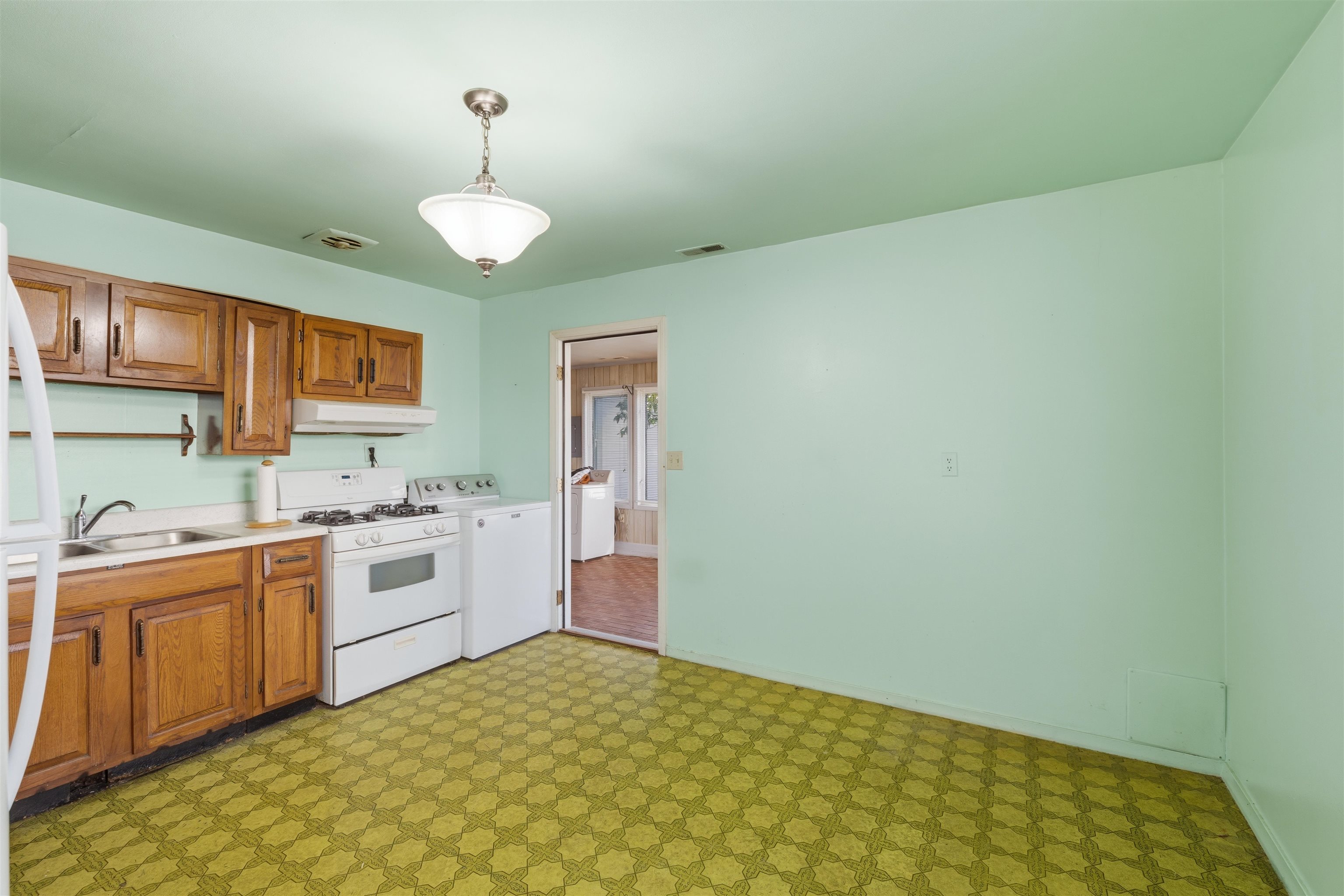 628 Danberry St, Owensboro, Kentucky 42301, 3 Bedrooms Bedrooms, ,1 BathroomBathrooms,Single Family Residence,For Sale,Danberry St,94235