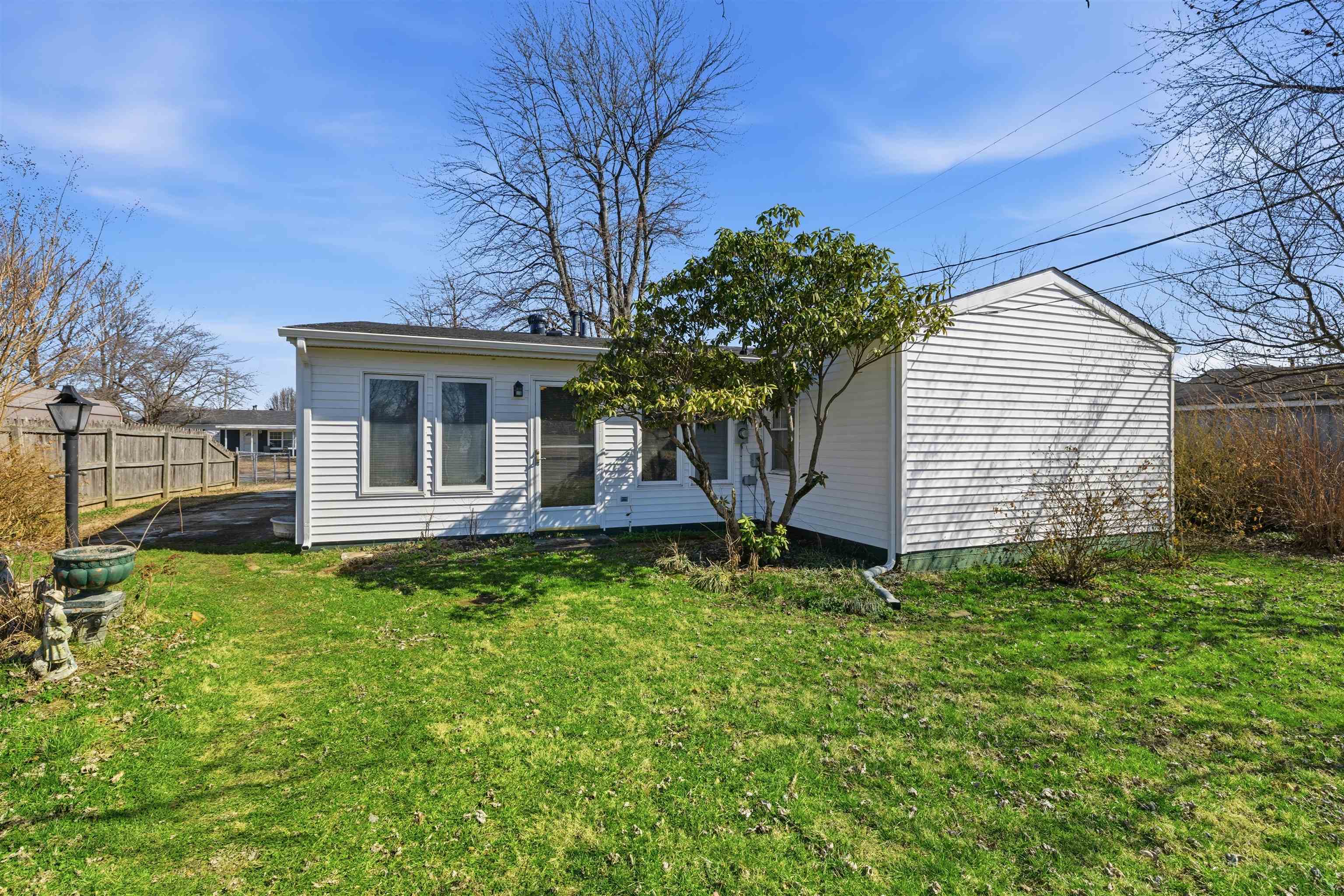 628 Danberry St, Owensboro, Kentucky 42301, 3 Bedrooms Bedrooms, ,1 BathroomBathrooms,Single Family Residence,For Sale,Danberry St,94235